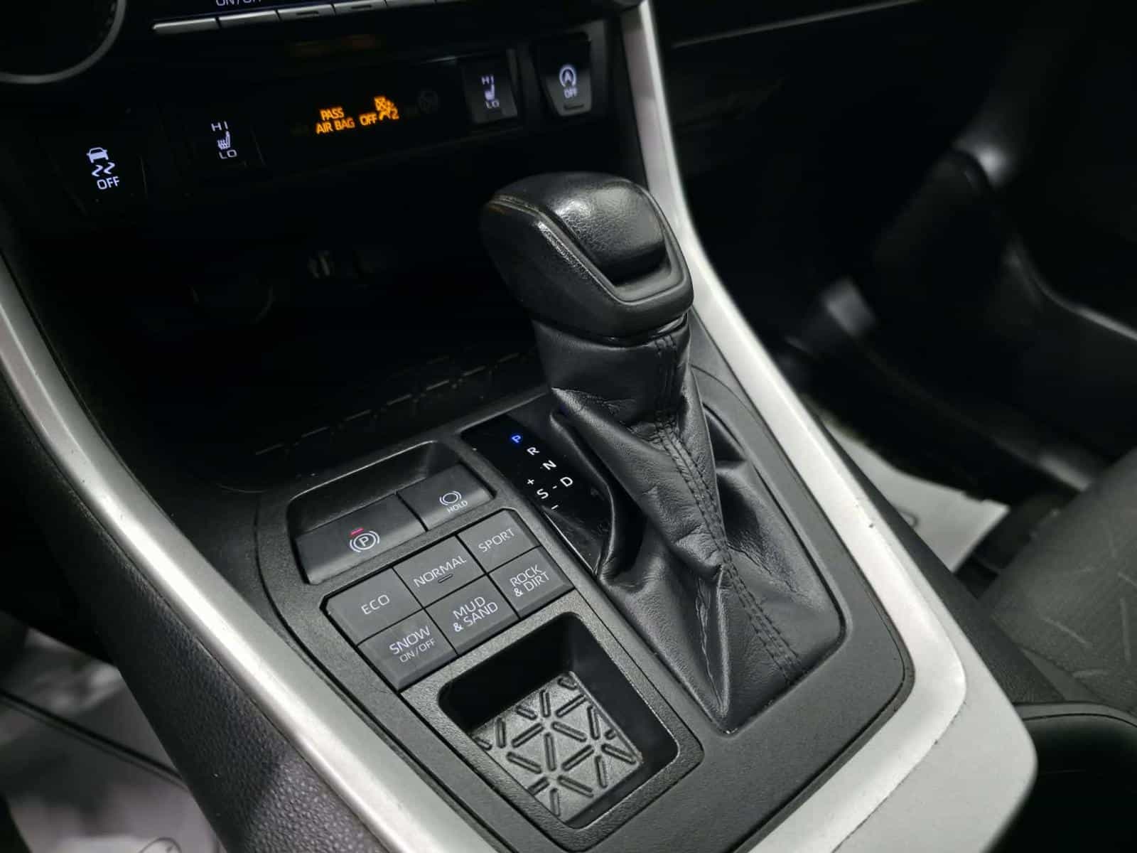 2023 Toyota Rav4 LE - Image 12