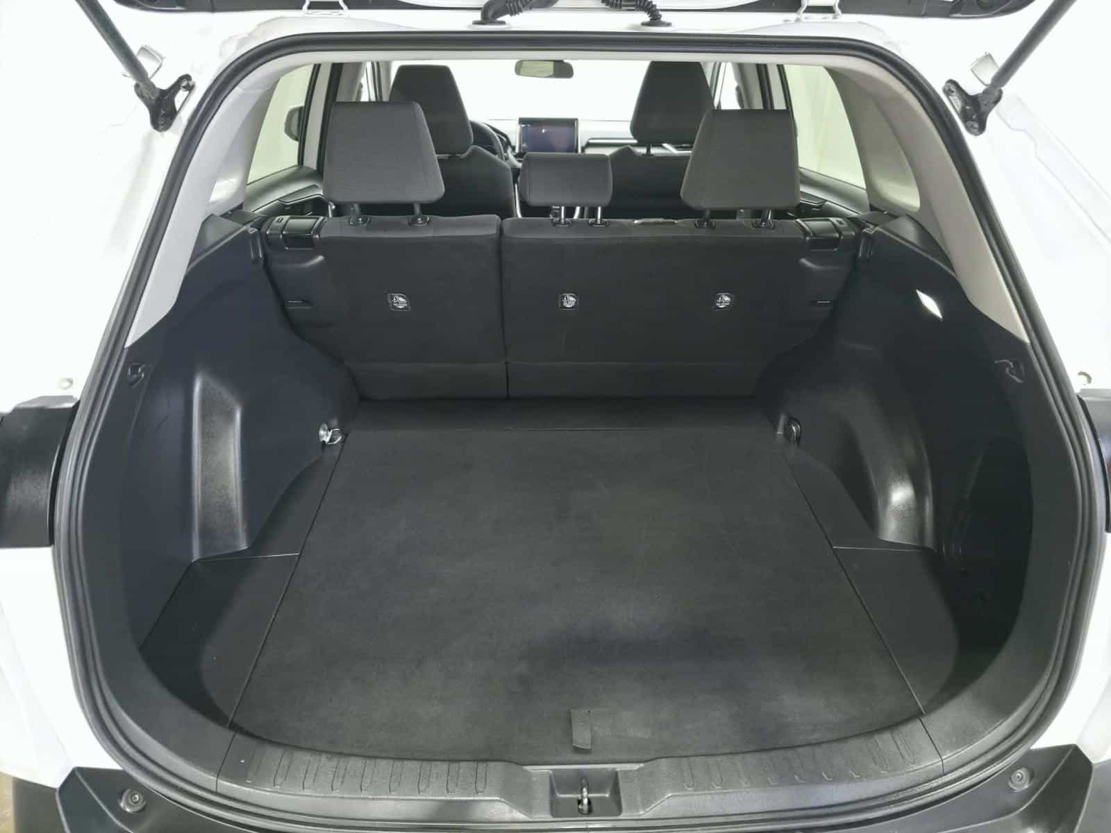 Image 10 Toyota Rav4 LE 2023