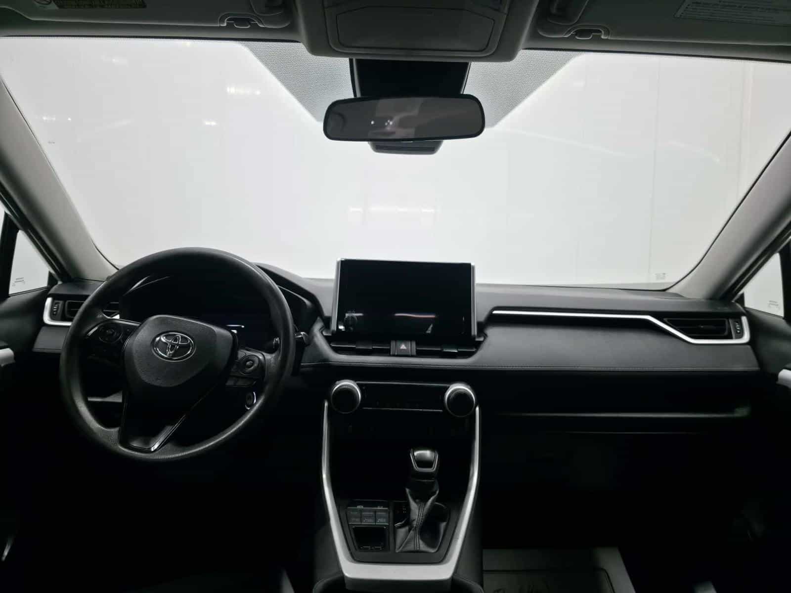 Image 11 Toyota Rav4 LE 2023