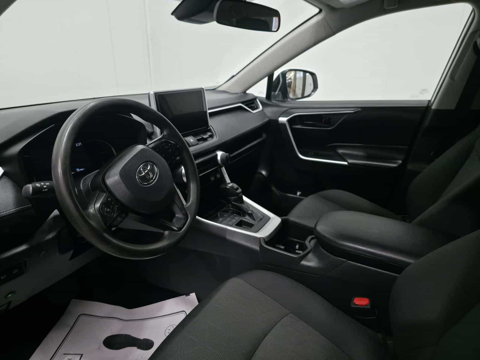 2023 Toyota Rav4 LE - Image 15