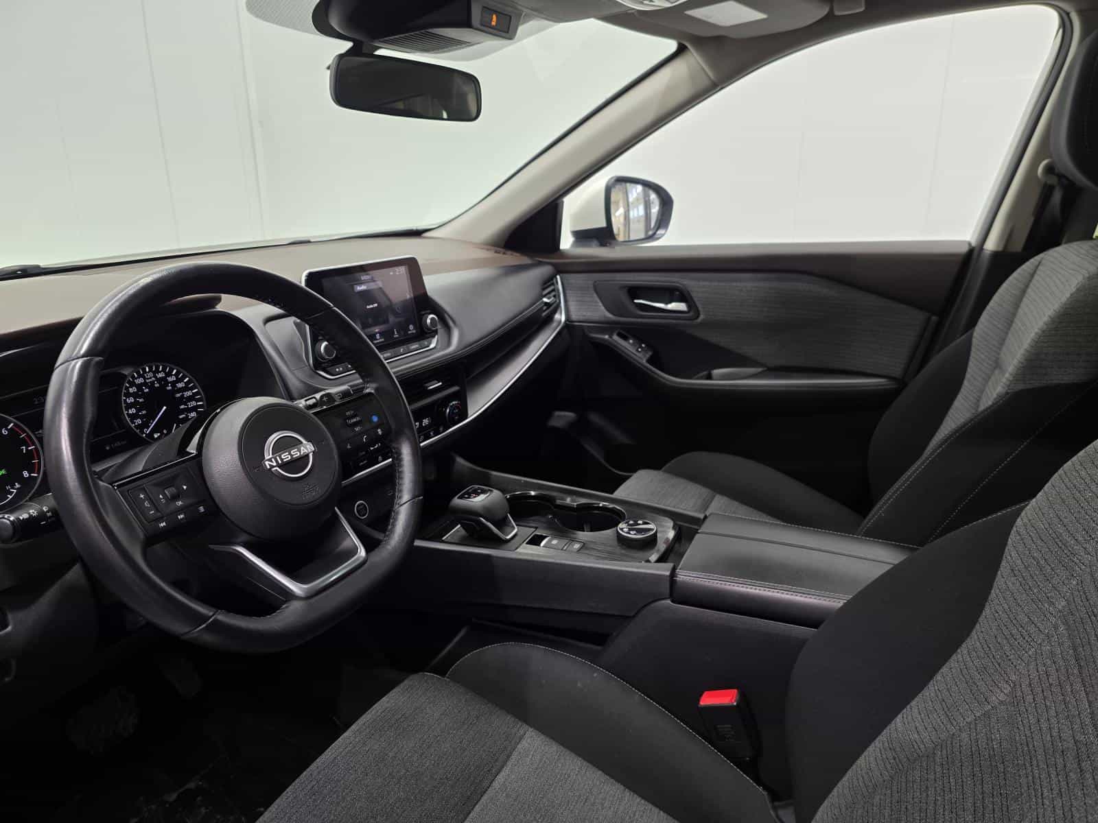 2023 Nissan Rogue SV - Image 15