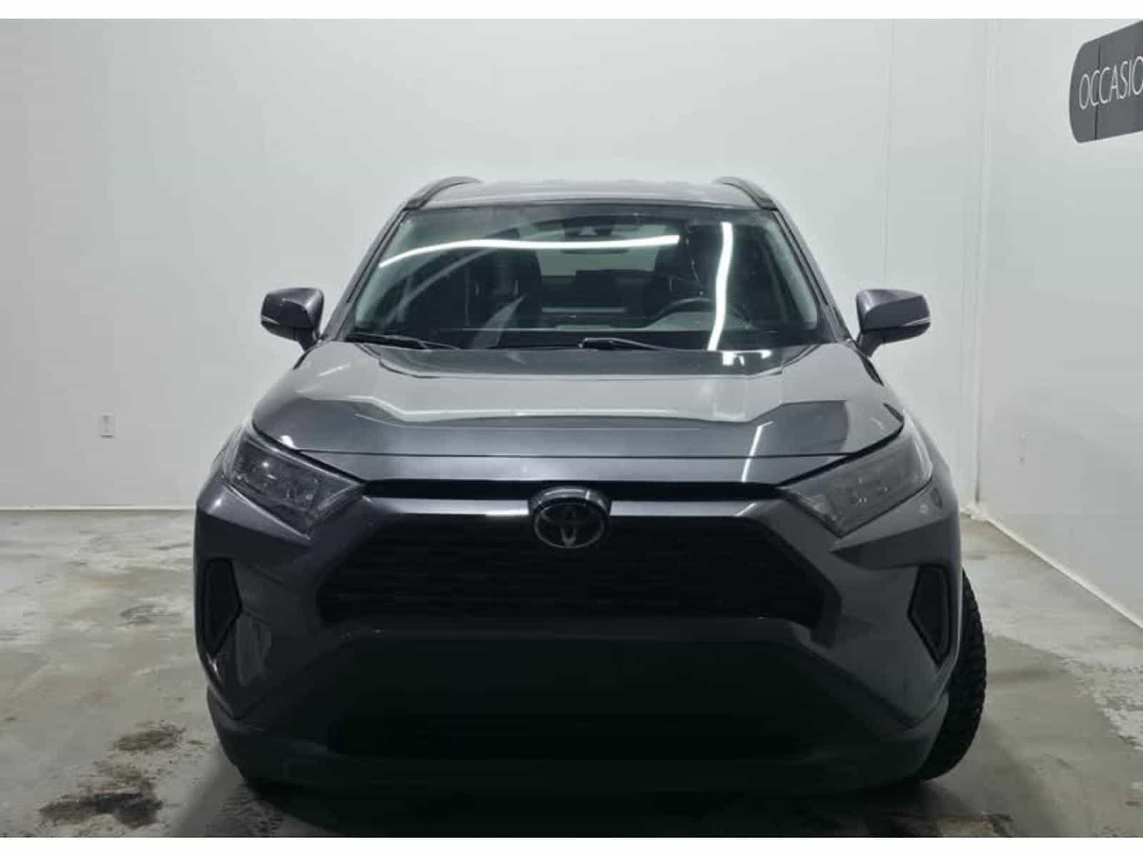 2020 Toyota Rav4 LE - Image 4