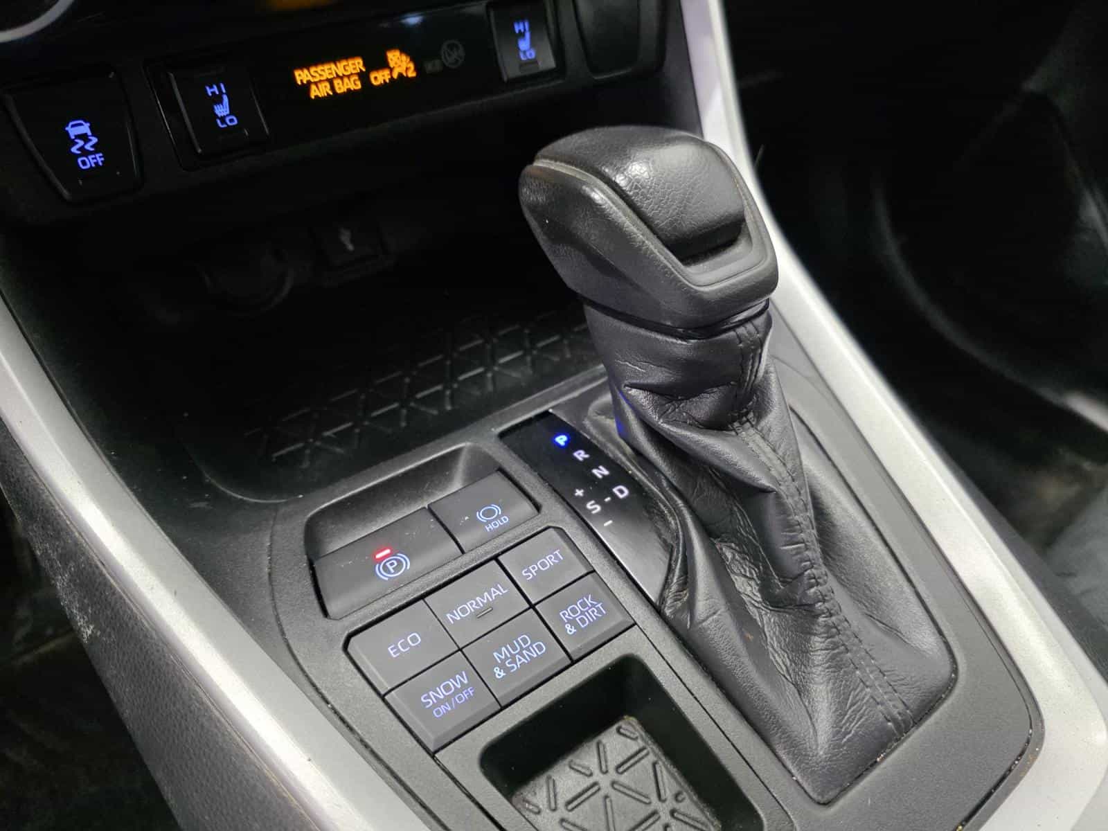 2020 Toyota Rav4 LE - Image 10