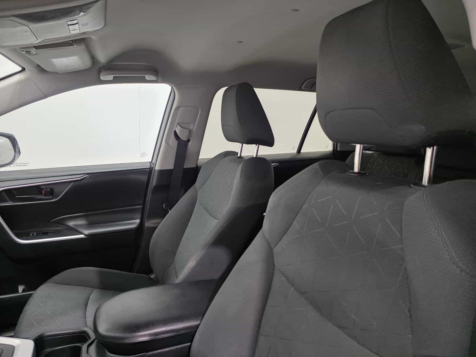 Image 12 Toyota Rav4 LE 2020