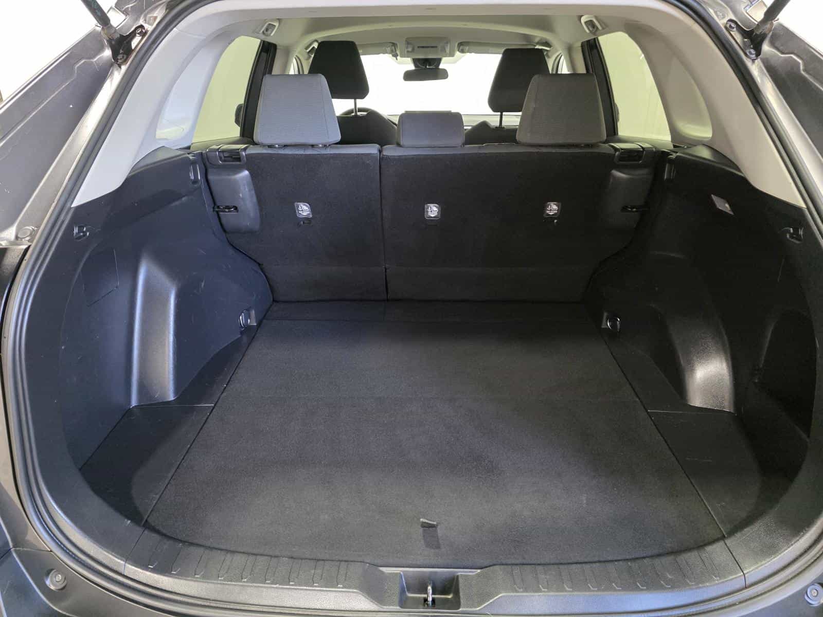 2020 Toyota Rav4 LE - Image 15