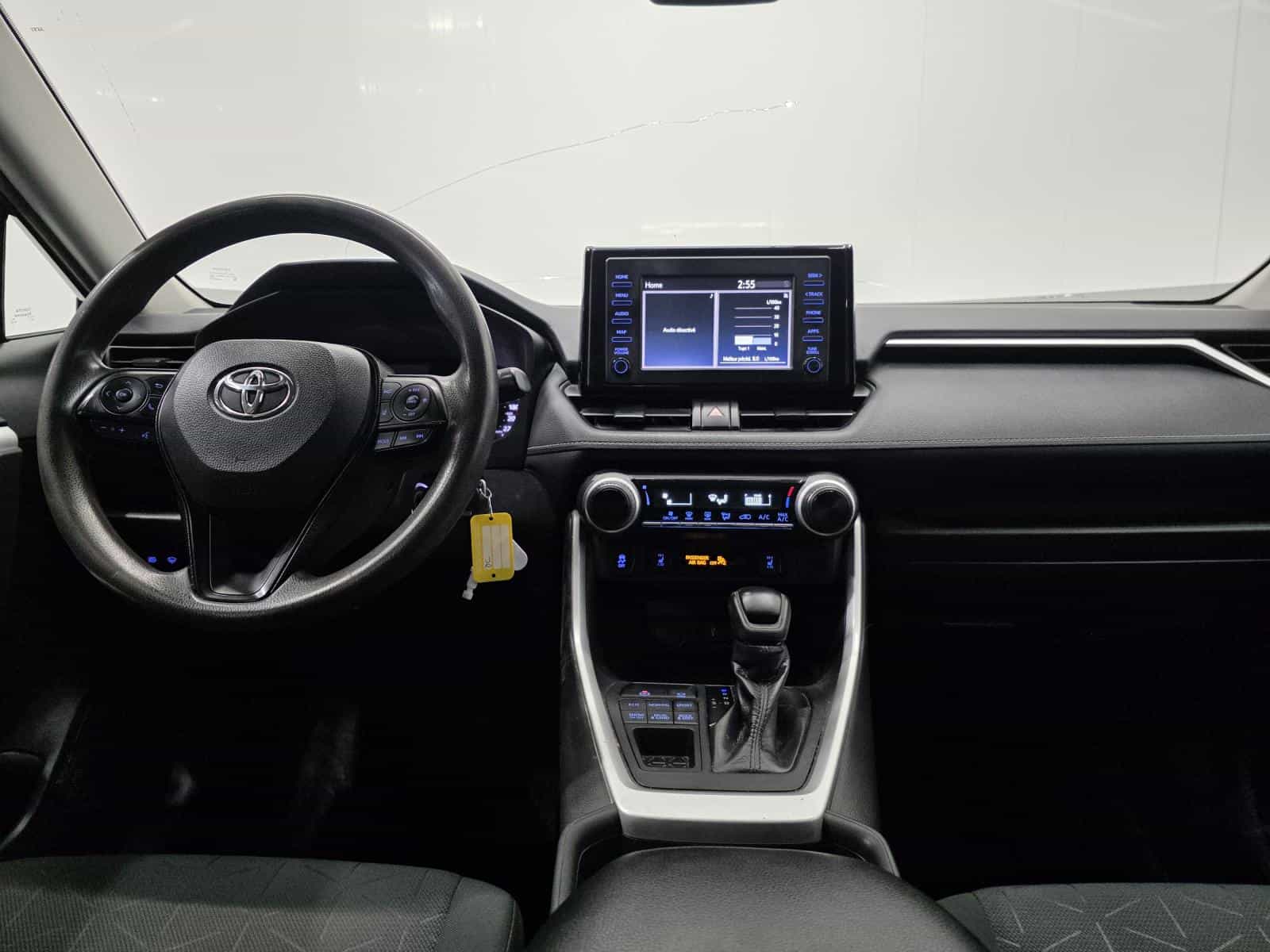 Image 16 Toyota Rav4 LE 2020