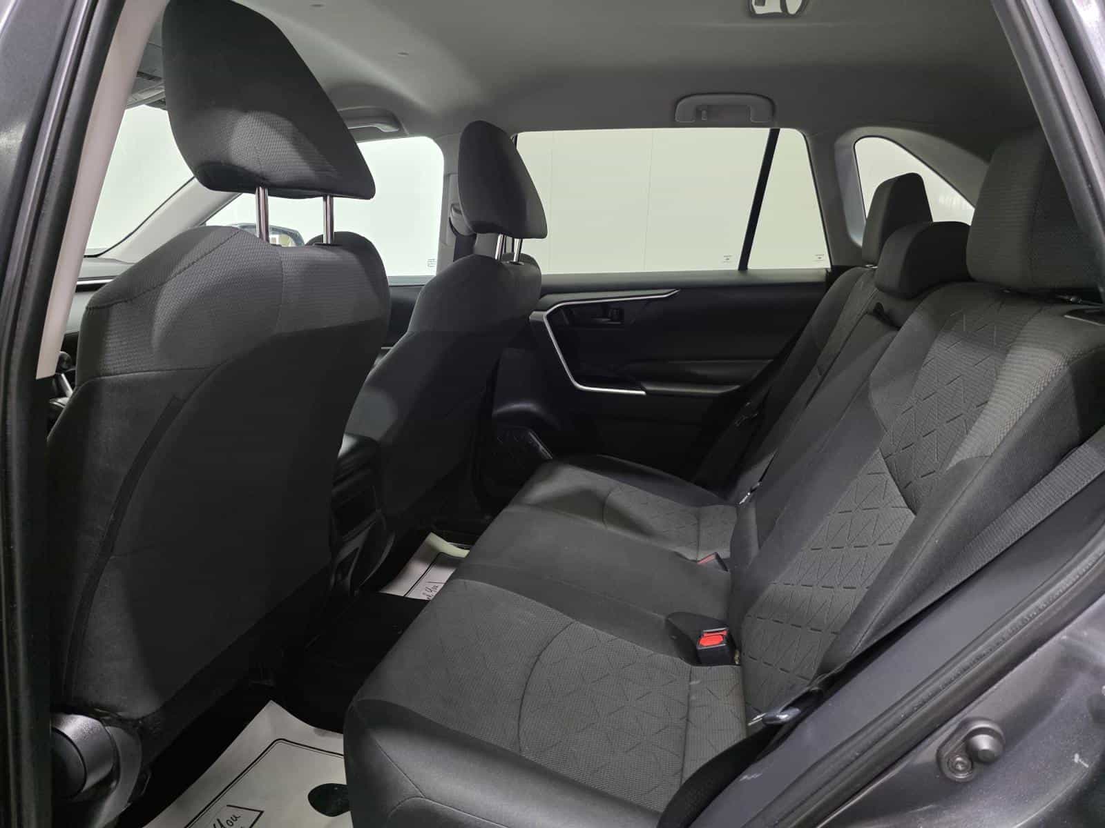 2020 Toyota Rav4 LE - Image 17