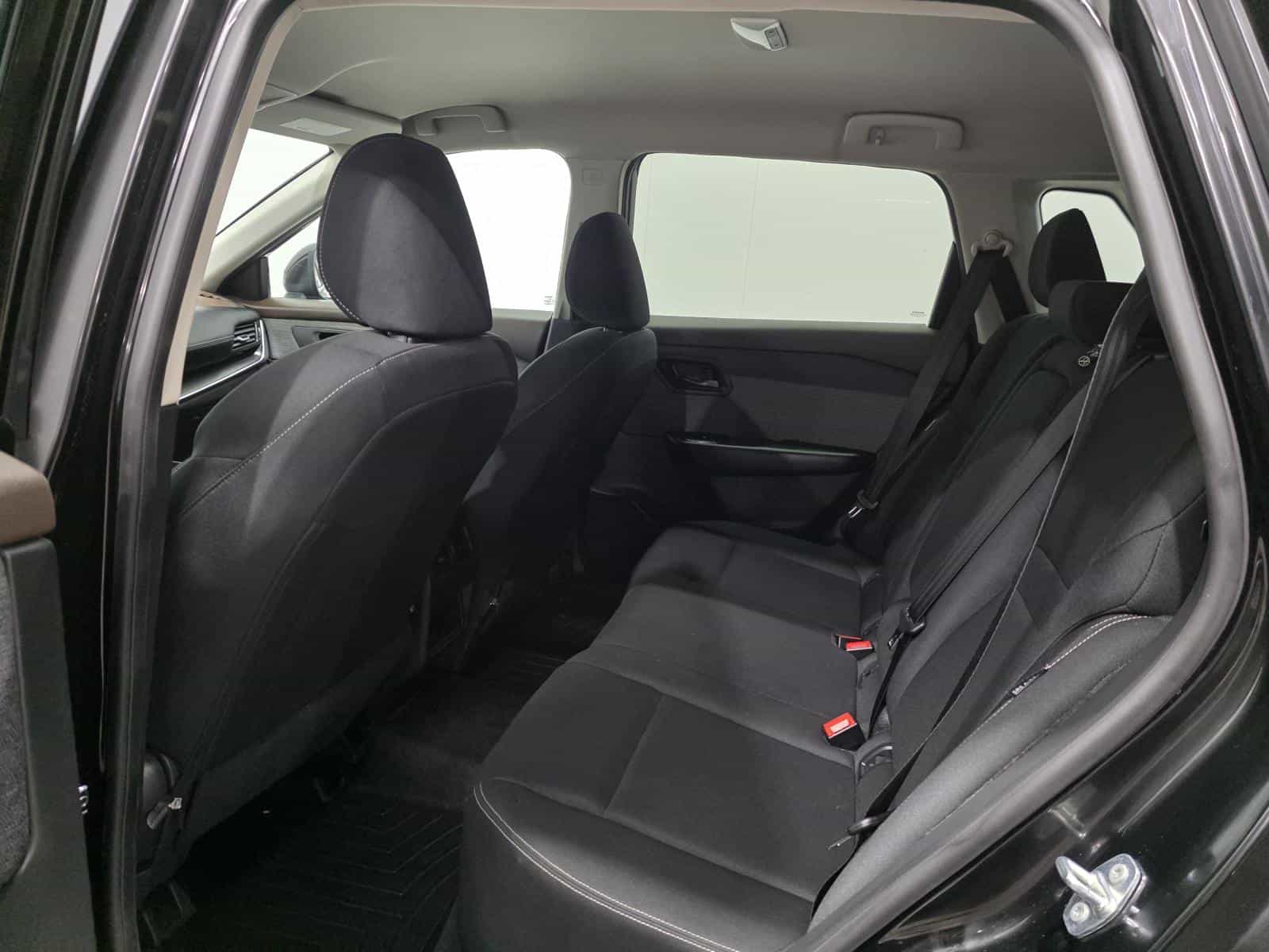 2023 Nissan Rogue S - Image 16