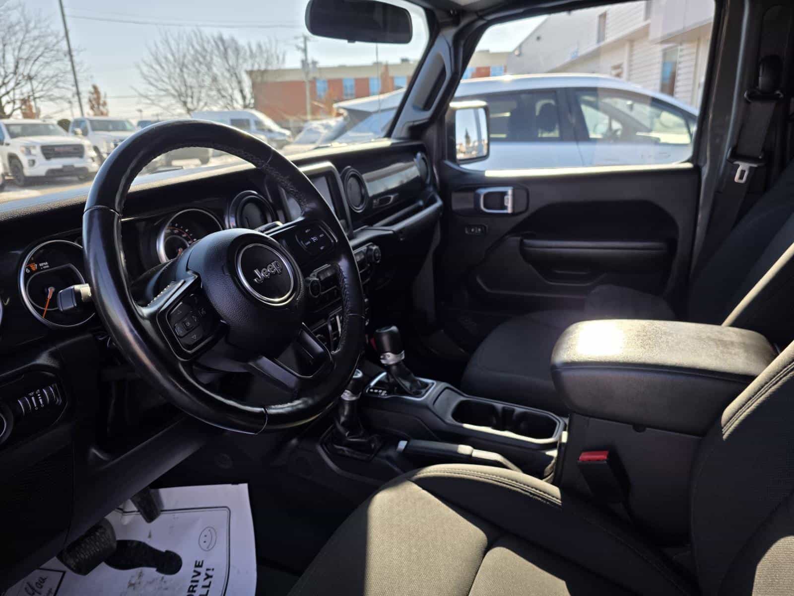 2022 Jeep Gladiator Altitude - Image 14