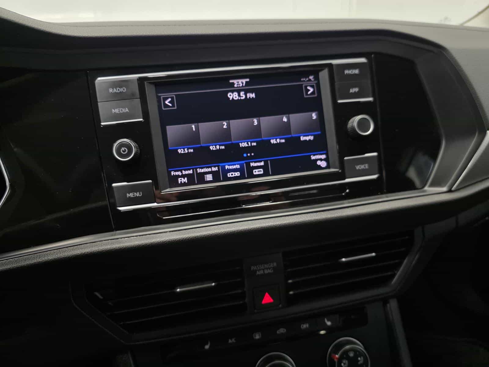 2023 Volkswagen Jetta Trendline - Image 12