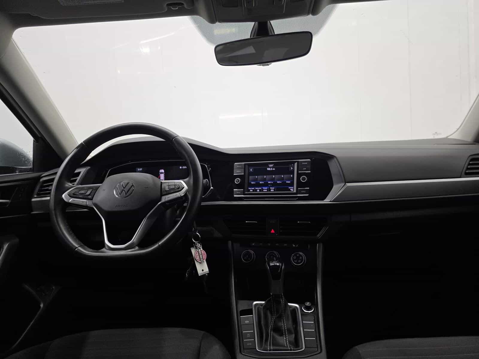 2023 Volkswagen Jetta Trendline - Image 7