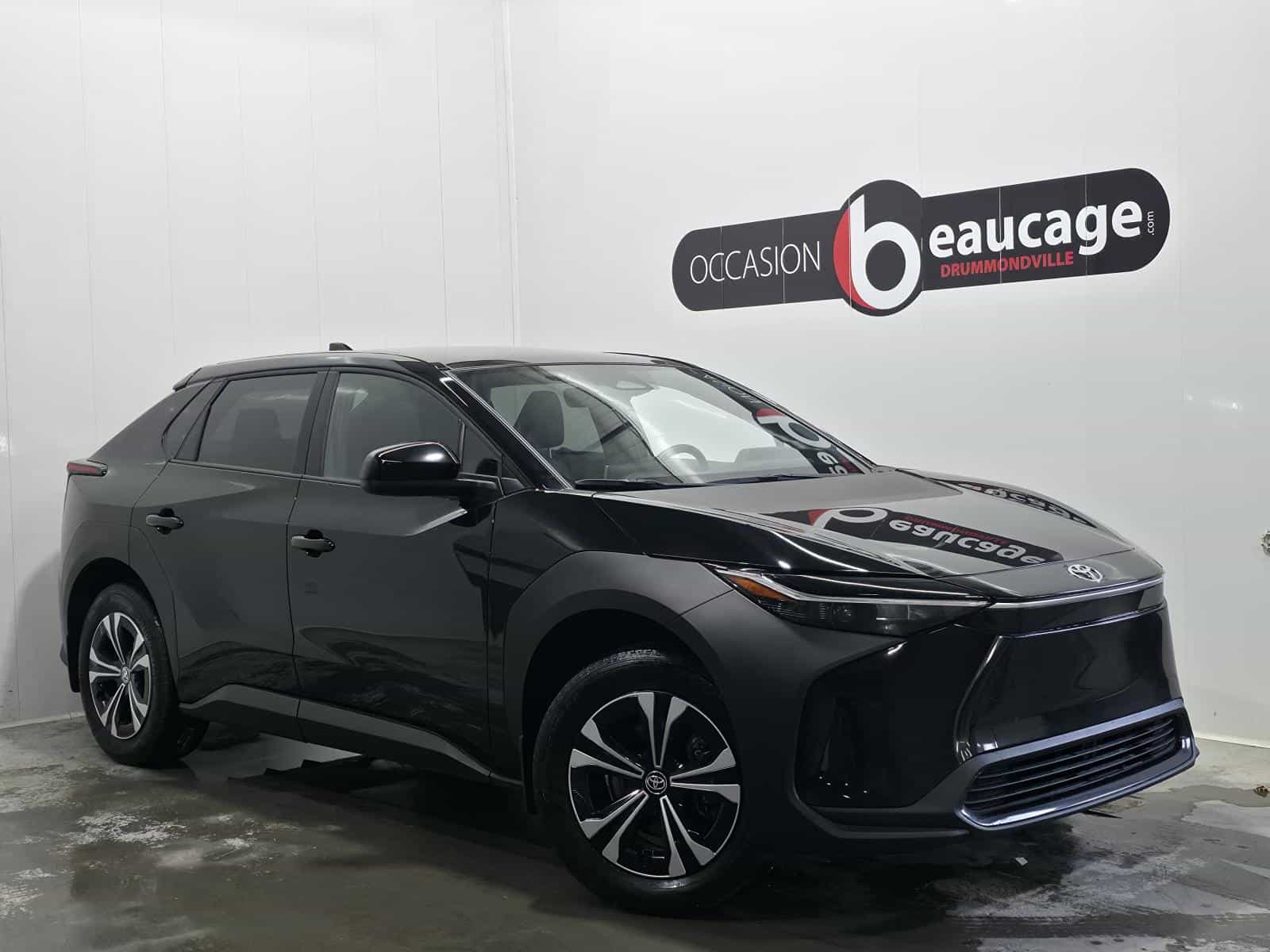 Image 1 Toyota BZ4X XLE 2023