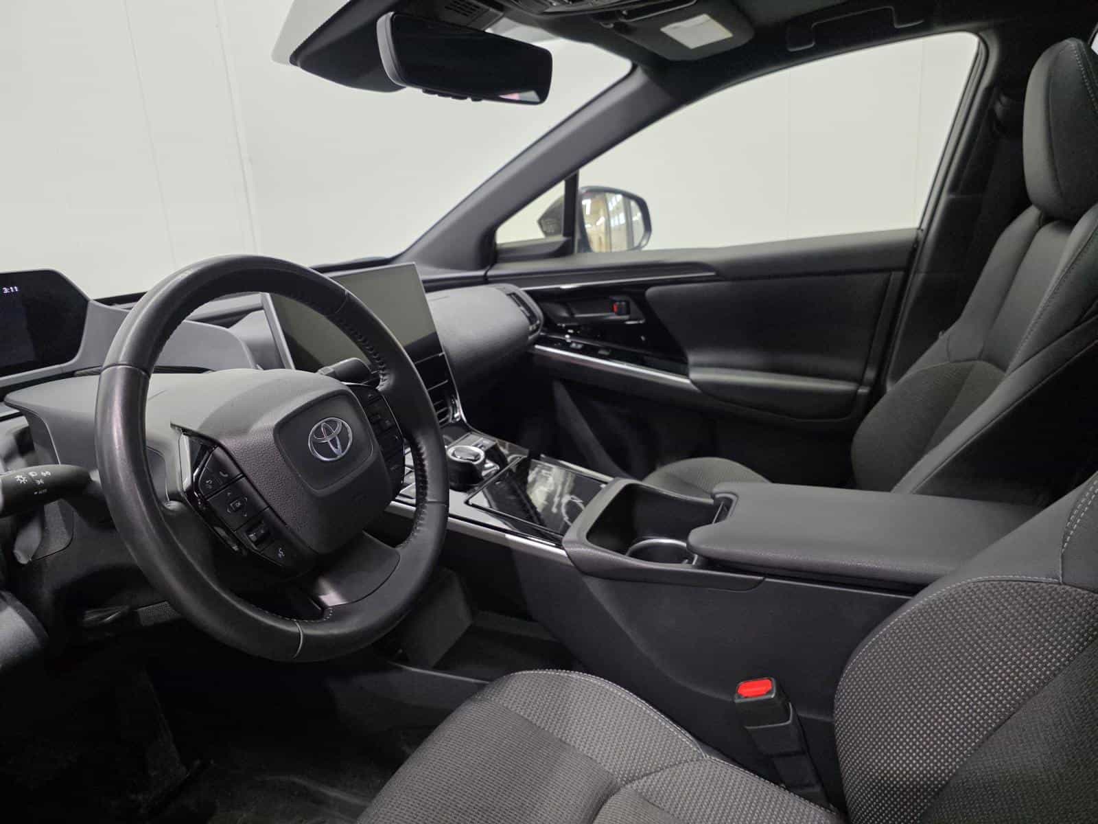 2023 Toyota BZ4X XLE - Image 18