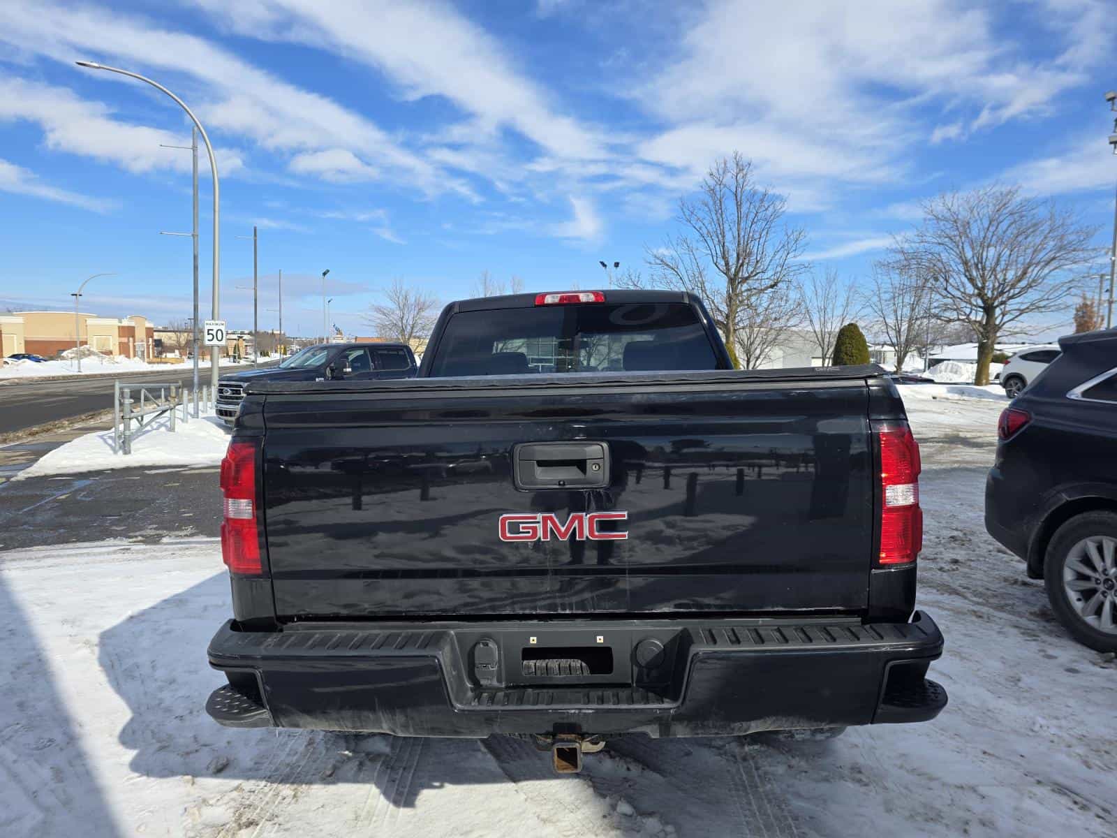 2017 GMC Sierra 1500 SLE - Image 7