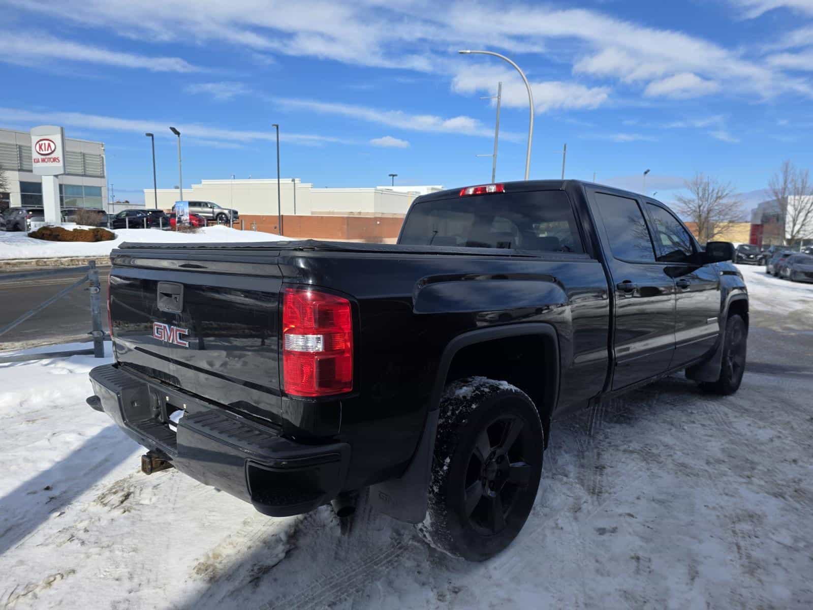 2017 GMC Sierra 1500 SLE - Image 6