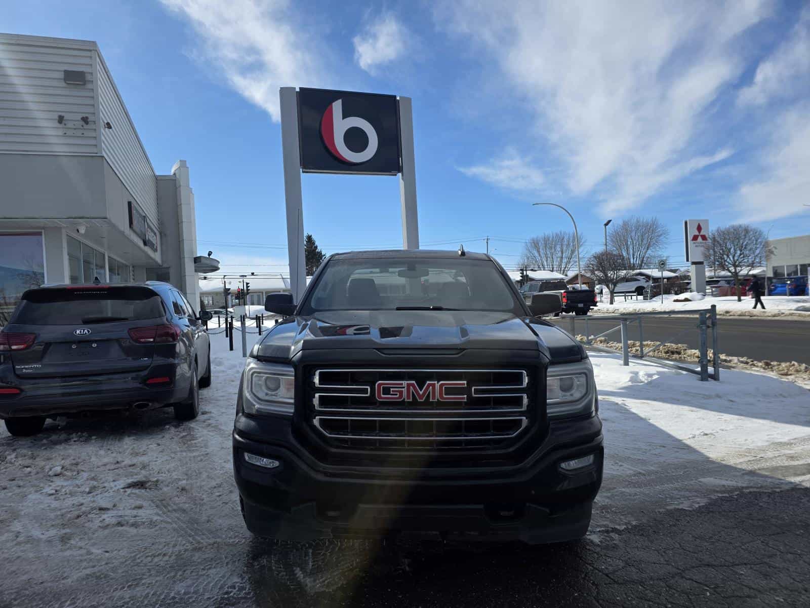 2017 GMC Sierra 1500 SLE - Image 3