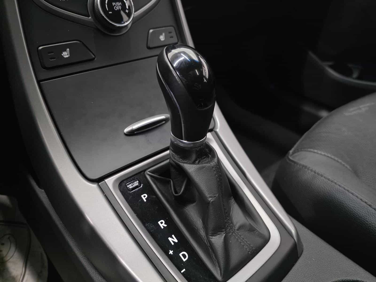 2016 Hyundai Elantra Limited - Image 17