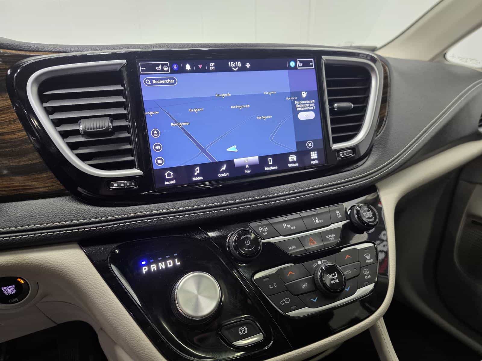 2022 Chrysler Pacifica Hybrid Limited - Image 18