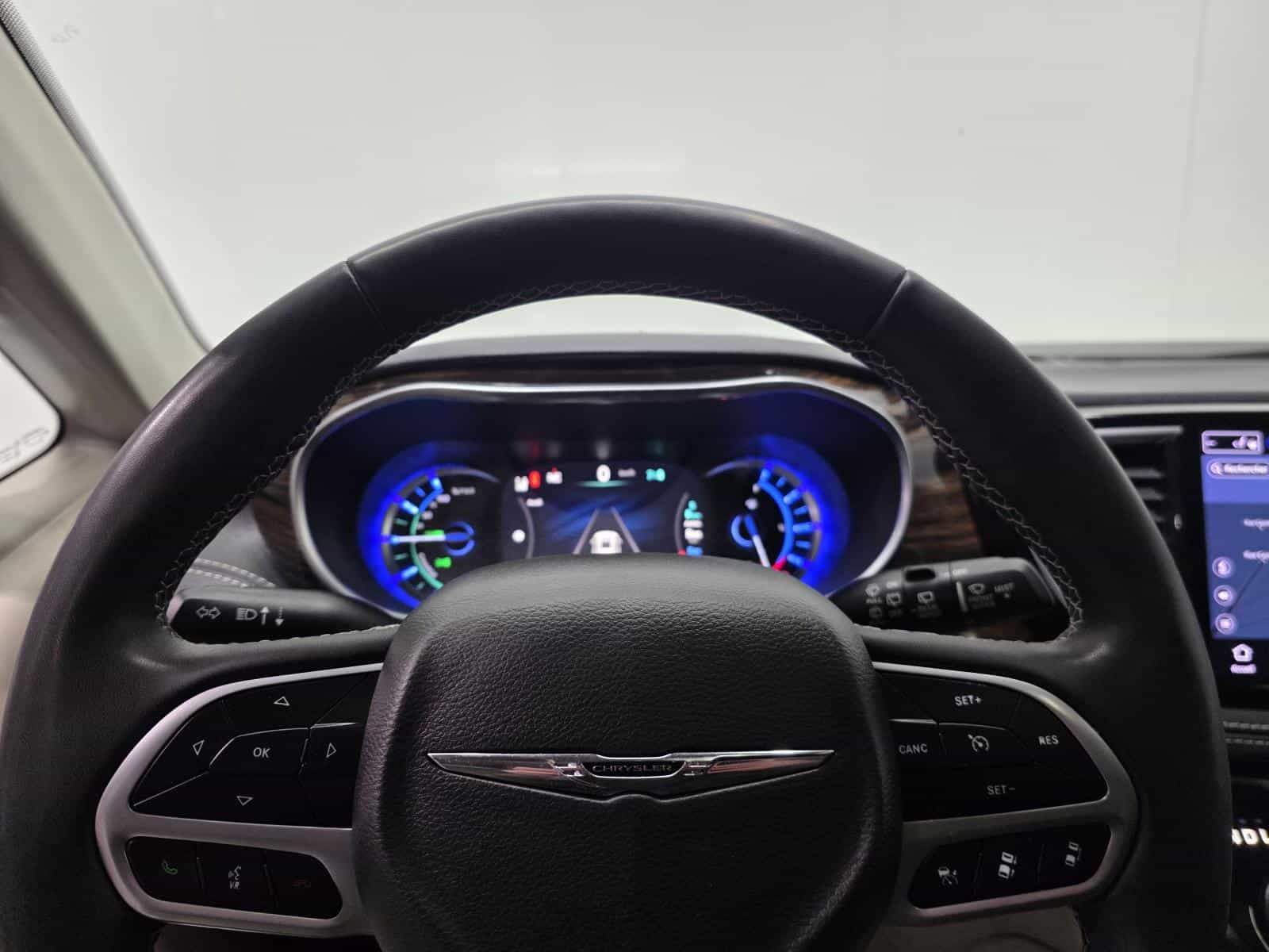 2022 Chrysler Pacifica Hybrid Limited - Image 19