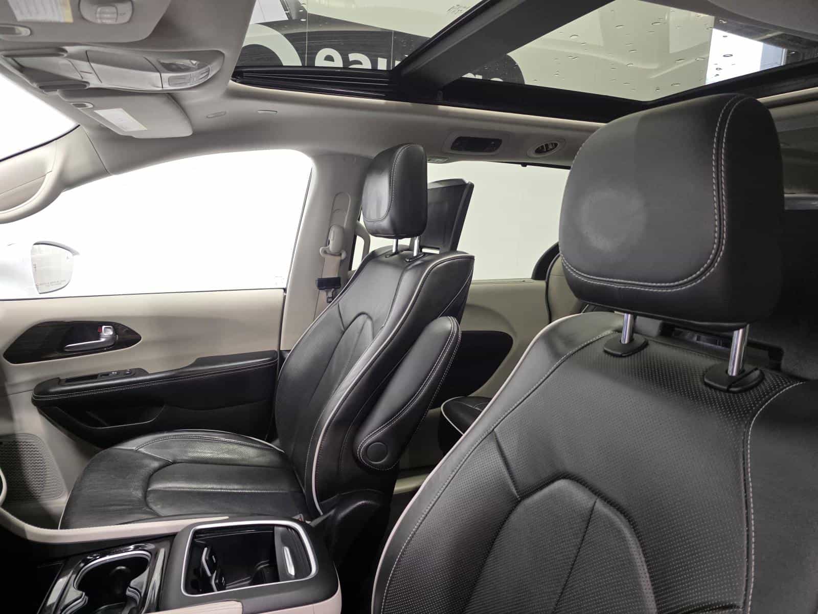 2022 Chrysler Pacifica Hybrid Limited - Image 21