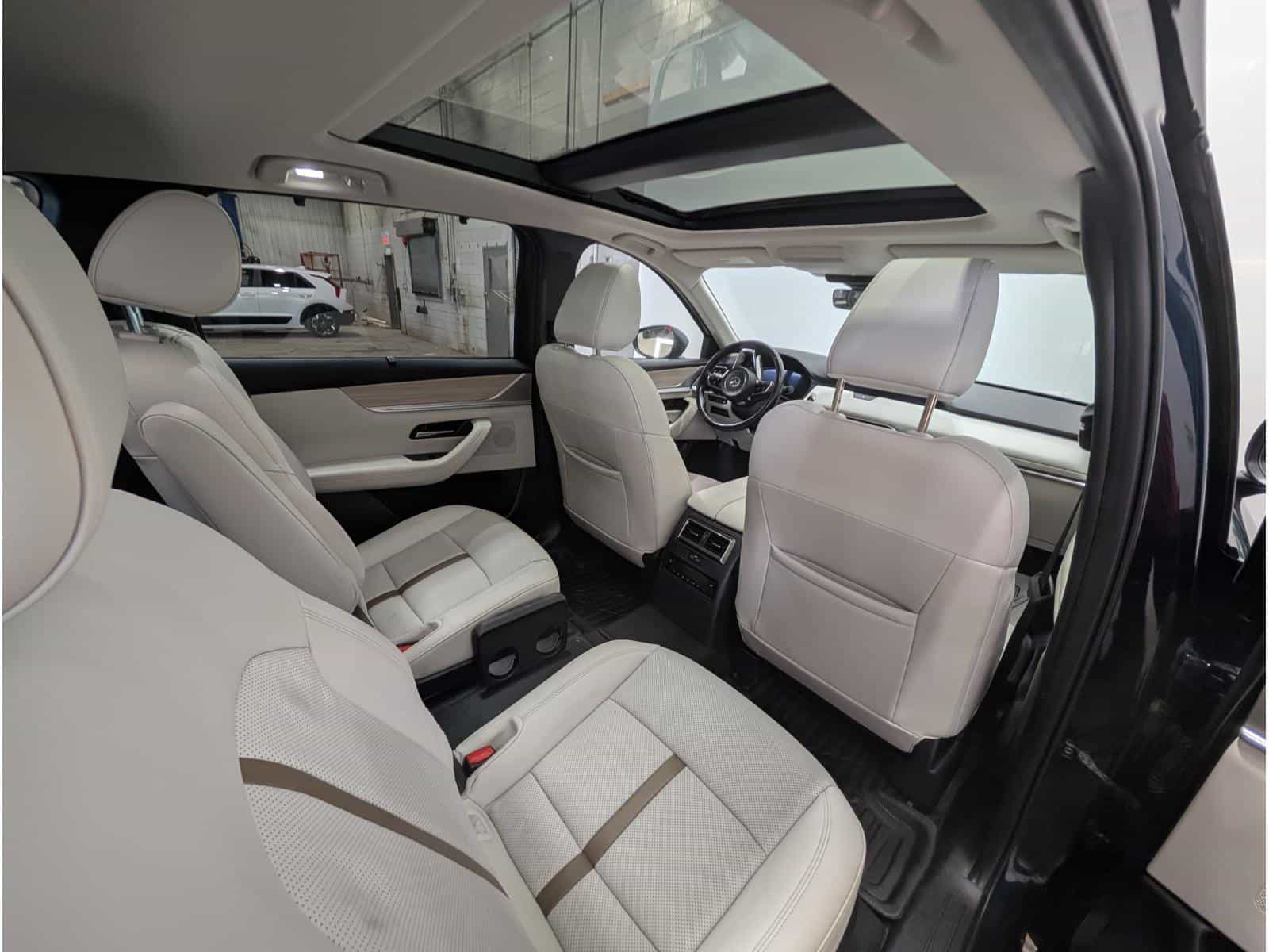 2025 Mazda CX-90 GT PHEV - Image 8