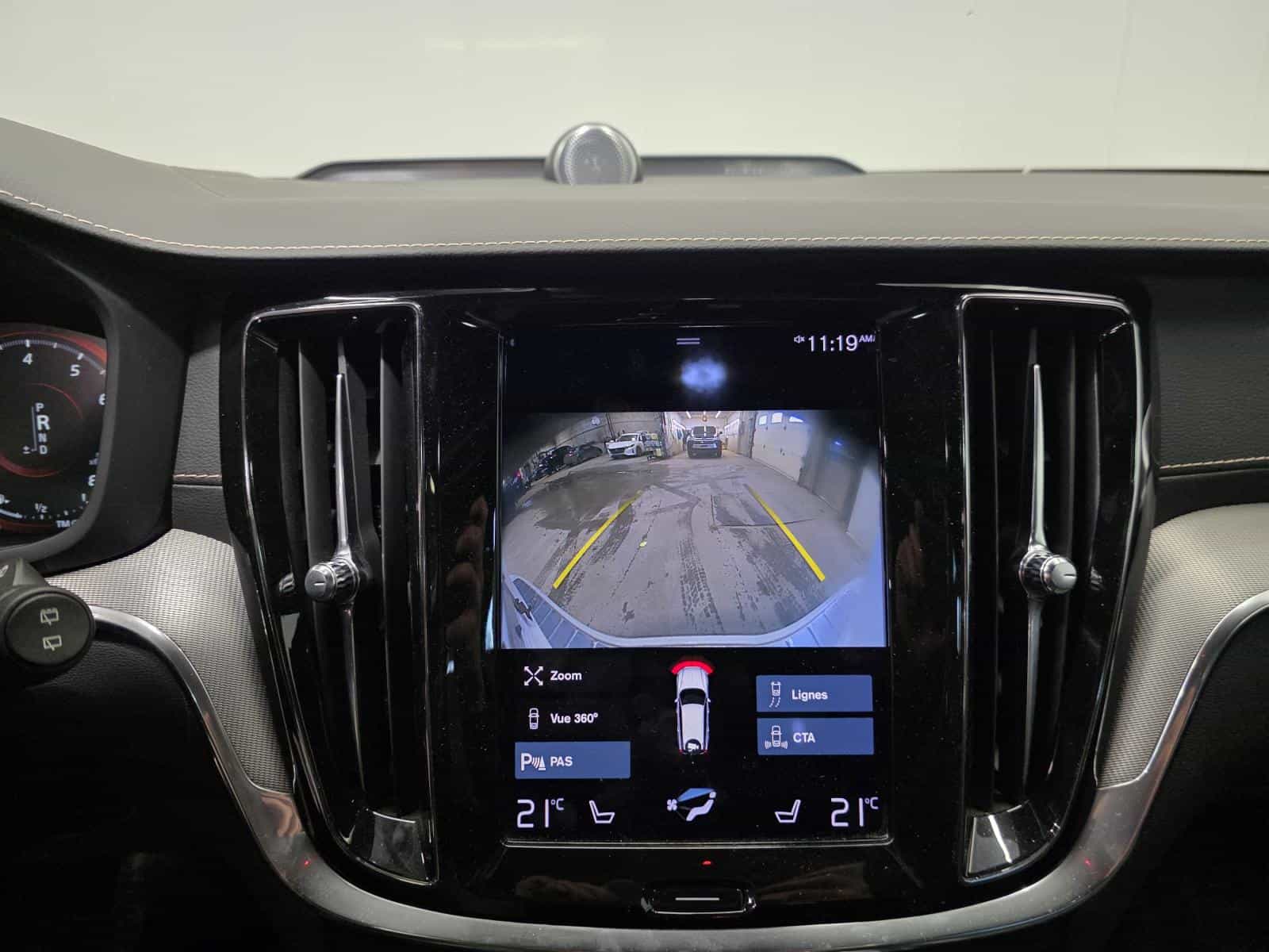 2022 Volvo V60 R-Design - Image 11