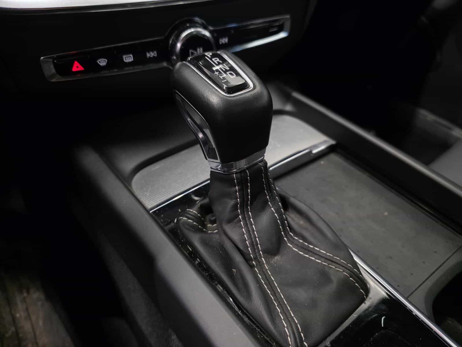 2022 Volvo V60 R-Design - Image 14