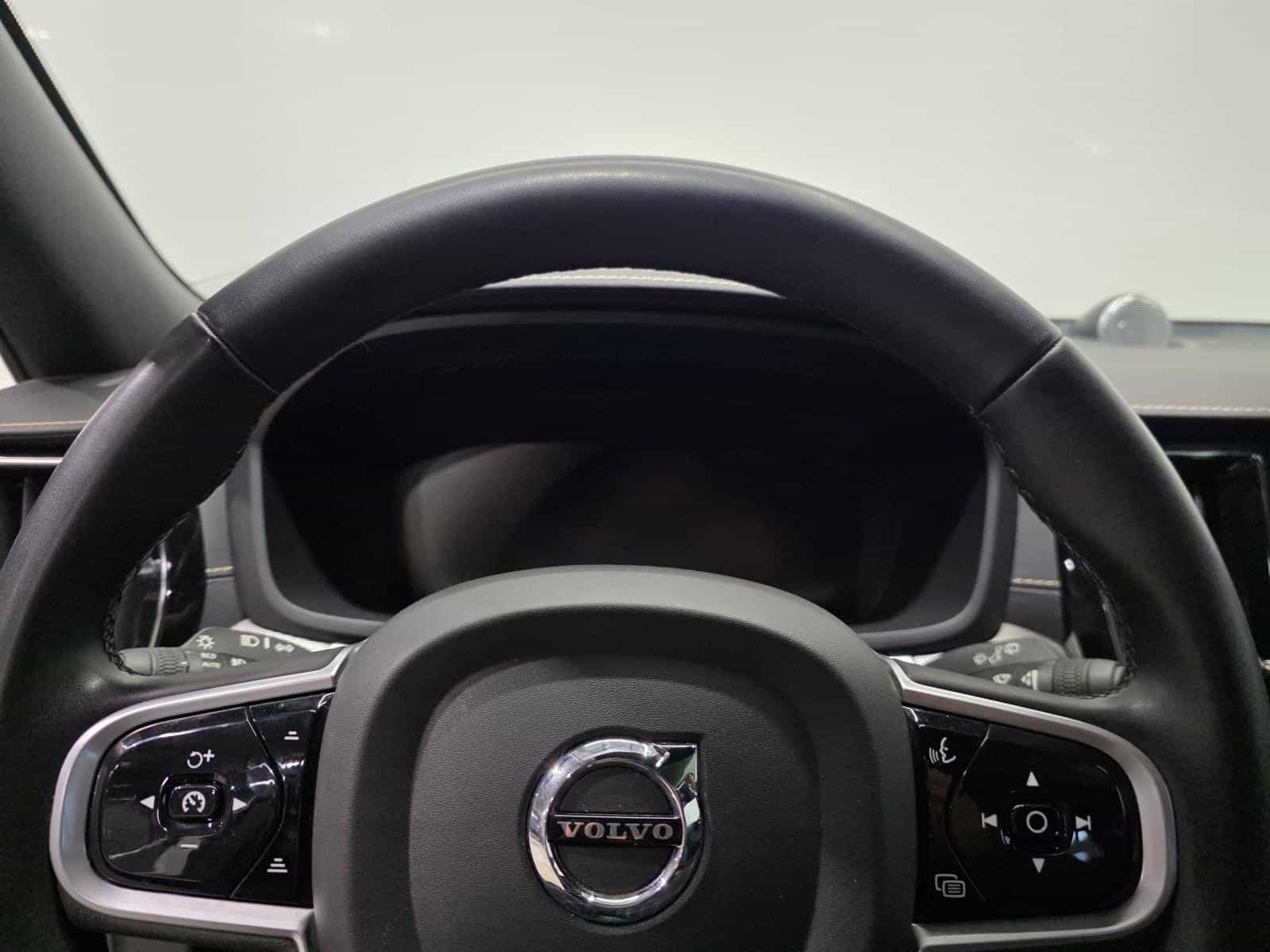 2022 Volvo V60 R-Design - Image 17