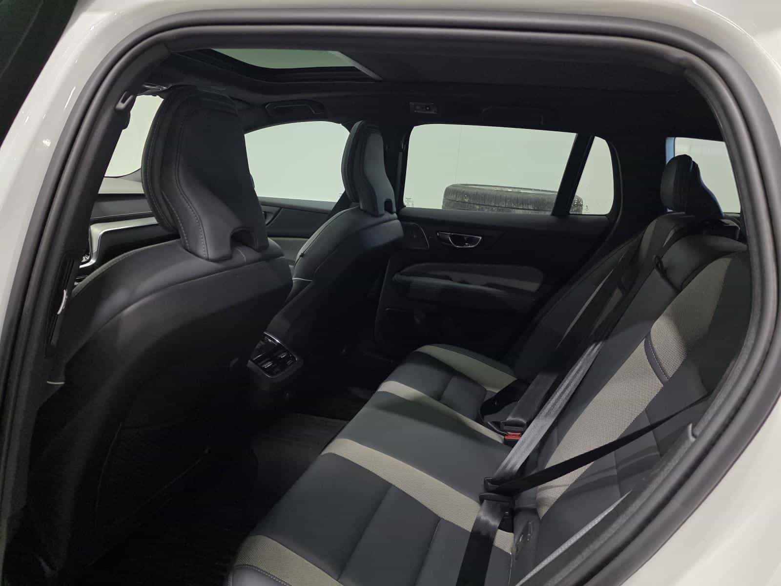 Image 21 Volvo V60 R-Design 2022