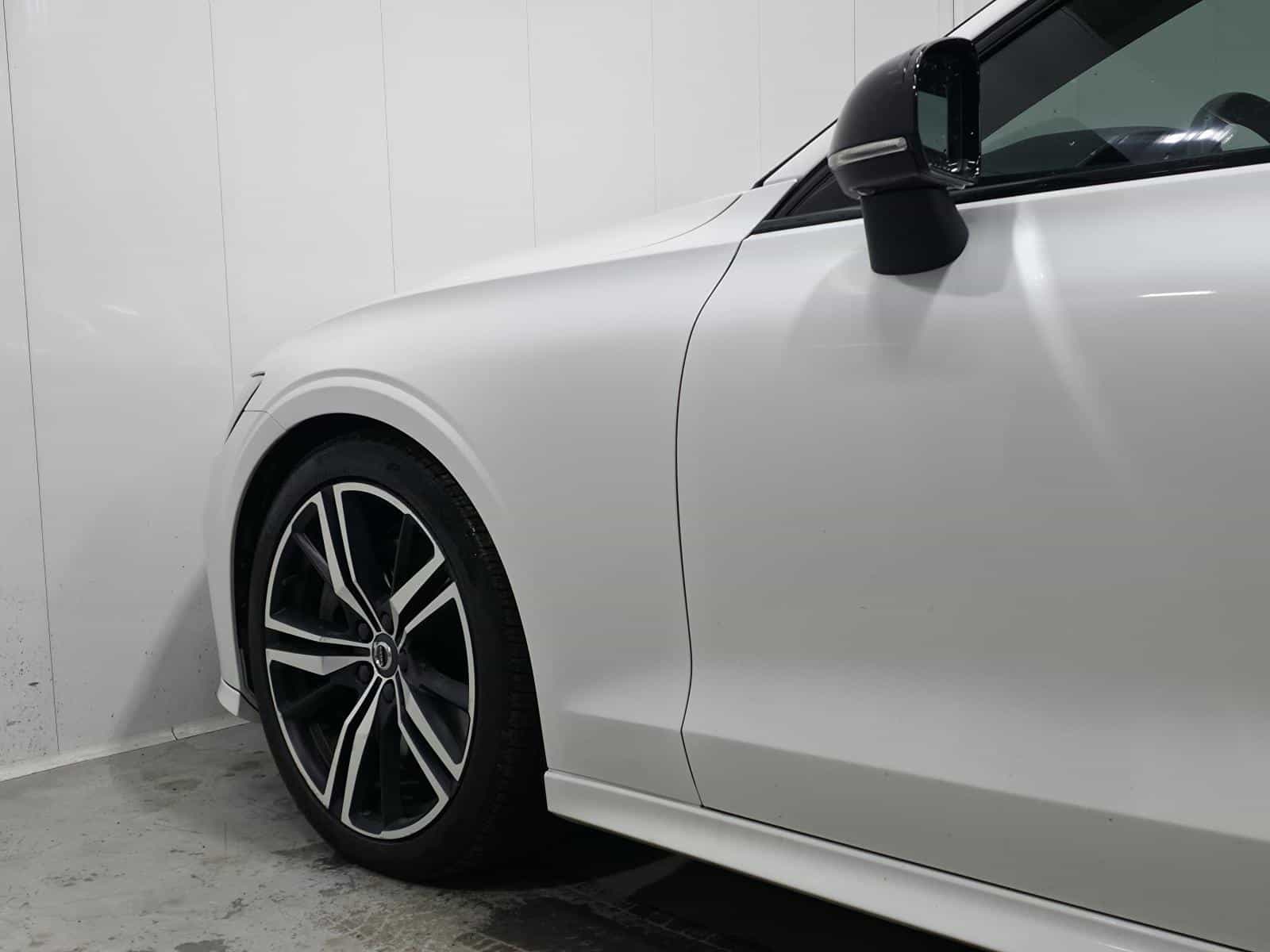 2022 Volvo V60 R-Design - Image 3