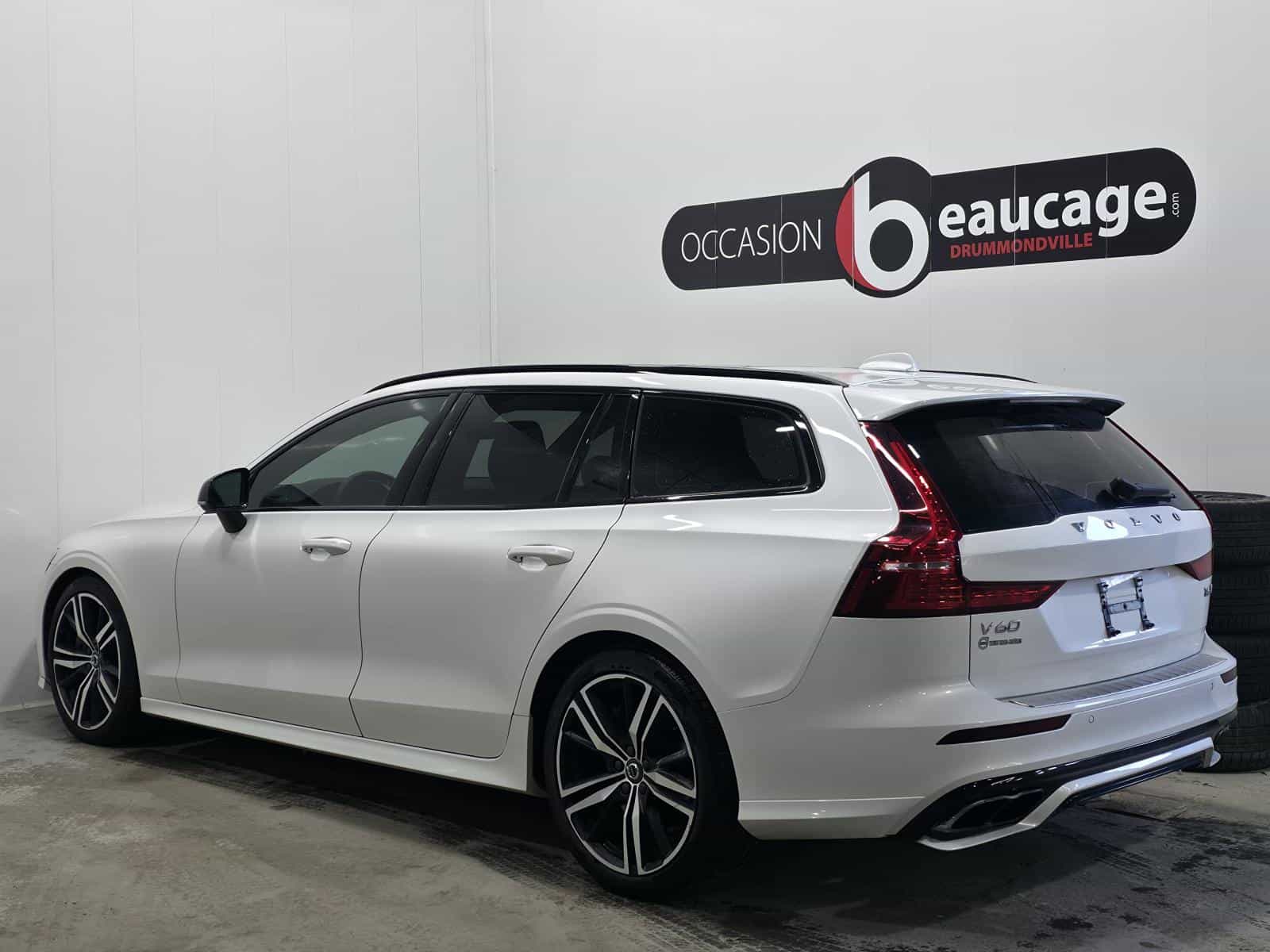 2022 Volvo V60 R-Design - Image 7