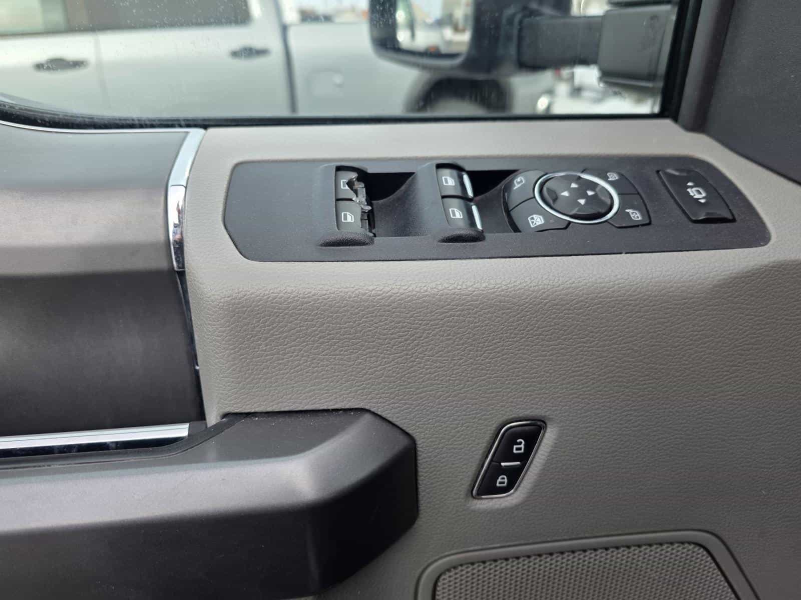 2020 Ford F250 S/D XLT - Image 23