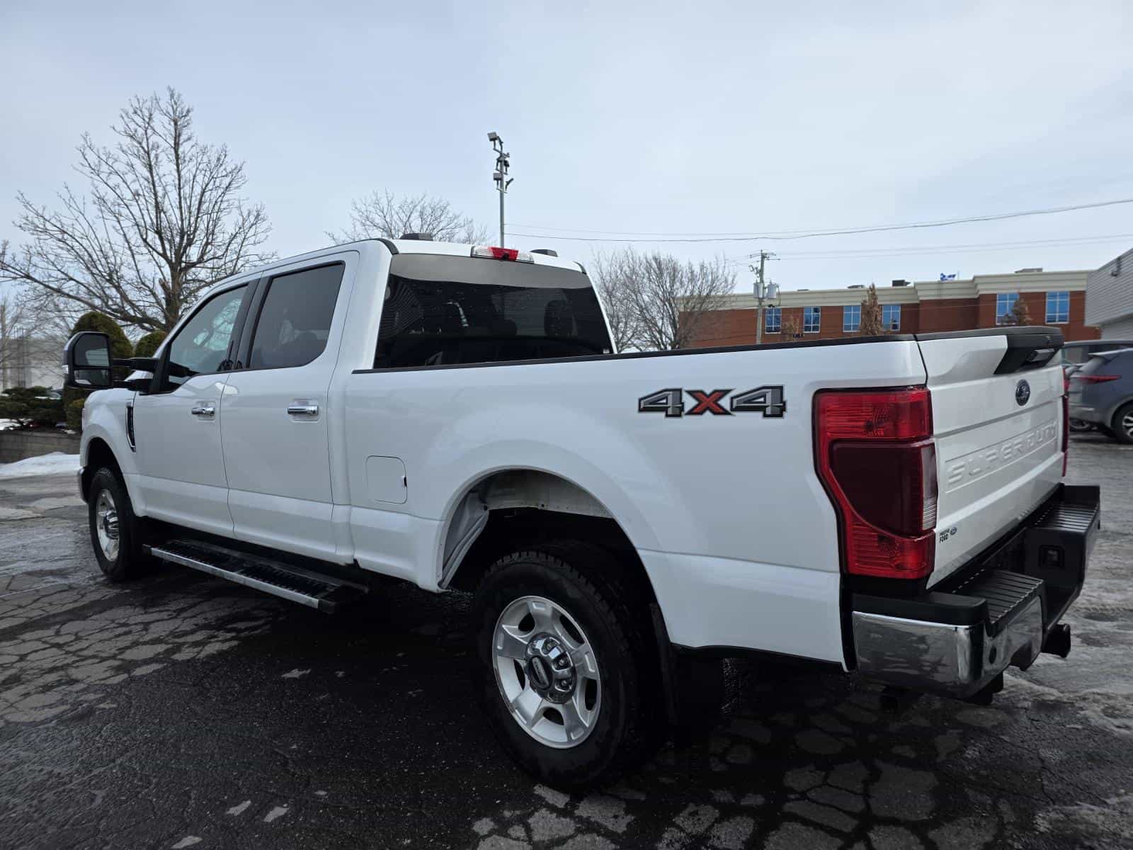 2020 Ford F250 S/D XLT - Image 10