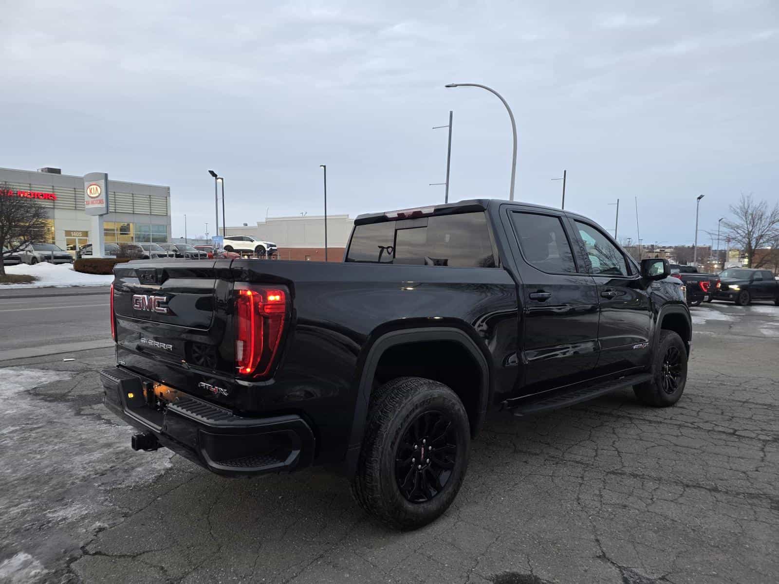 2023 GMC Sierra 1500 AT4X - Image 12