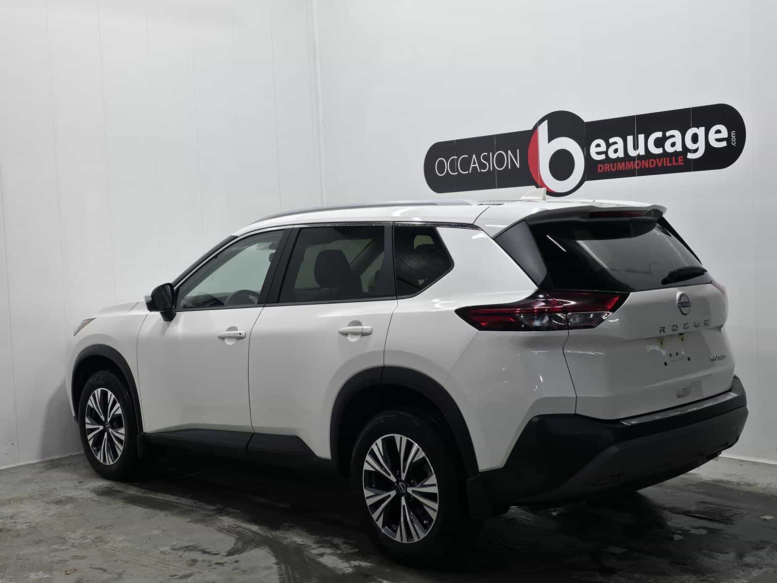 2023 Nissan Rogue SV - Image 5