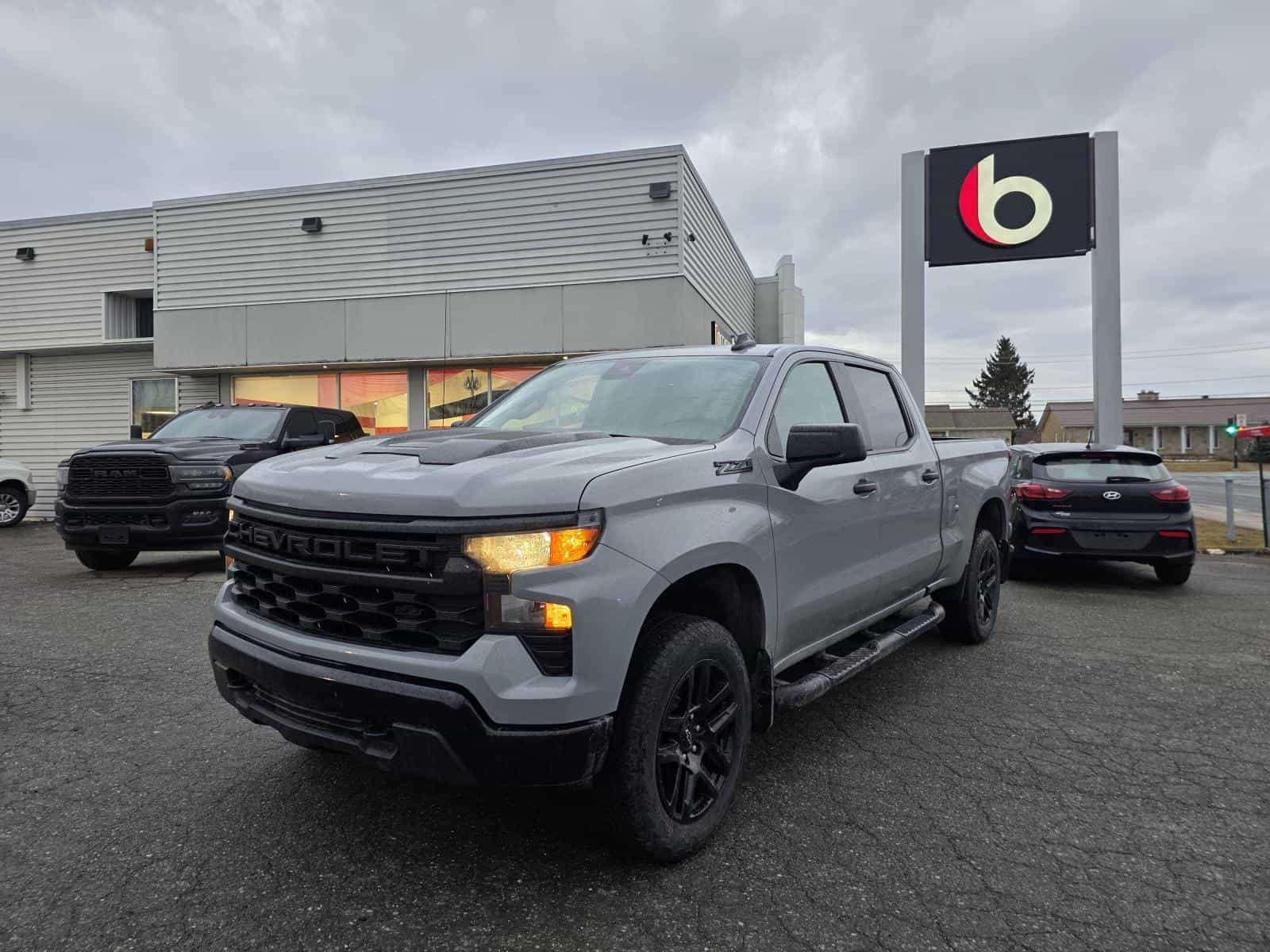 2024 Chevrolet Silverado 1500 Custom Trail Boss - Image 1