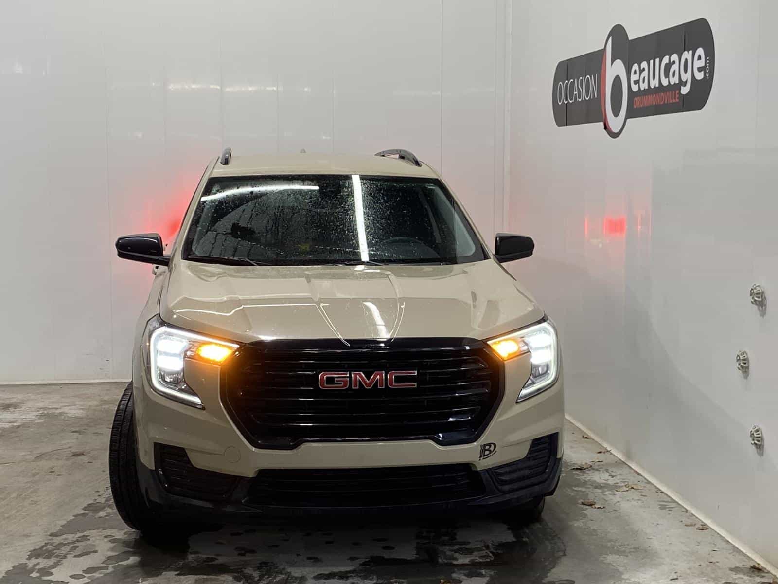 2023 GMC Terrain SLE - Image 4