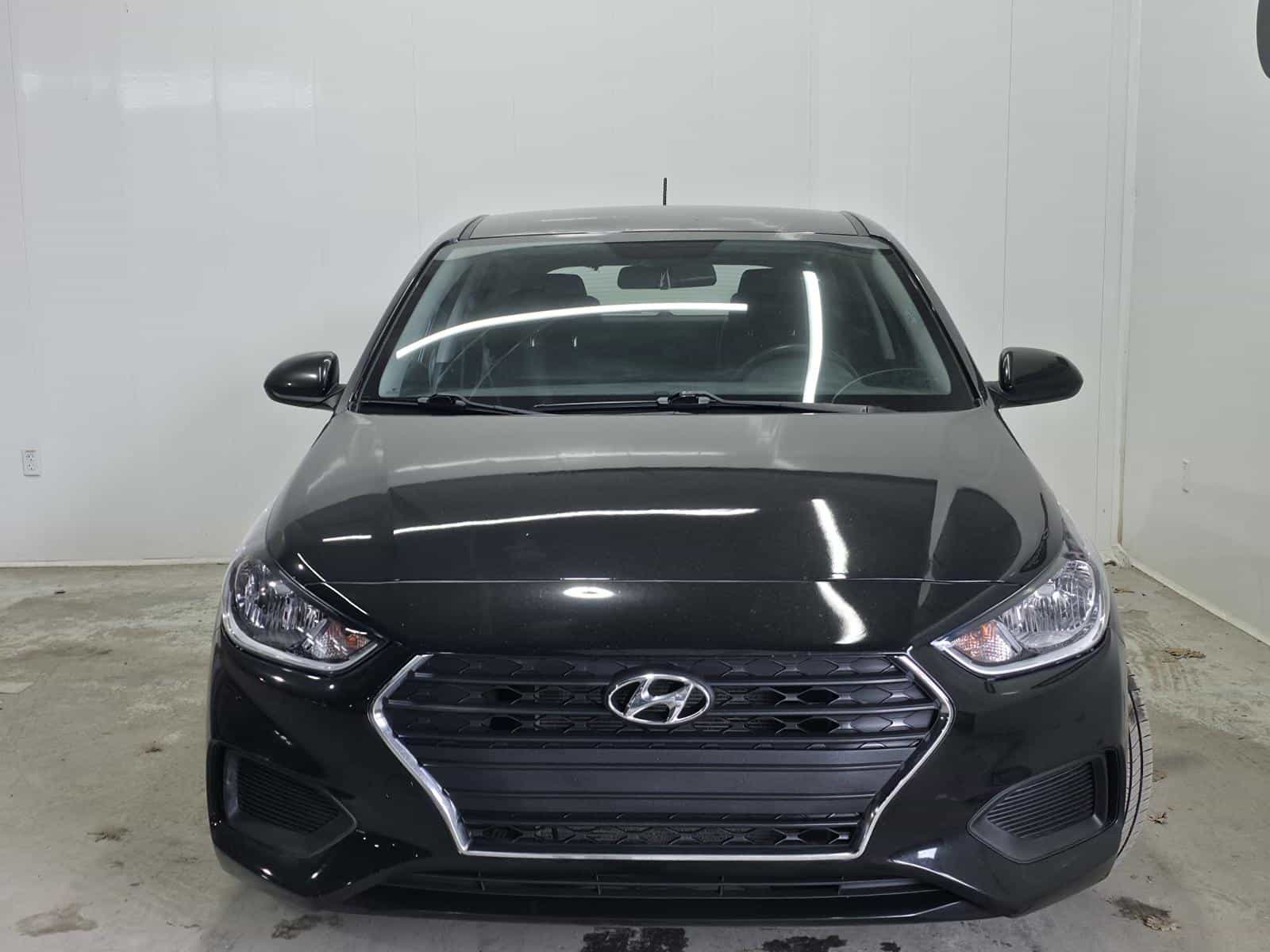 2019 Hyundai Accent Essential - Image 2