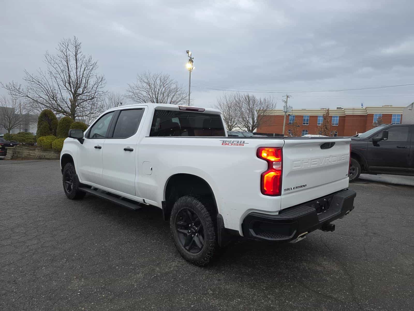2022 Chevrolet Silverado 1500 LT Trail Boss - Image 4