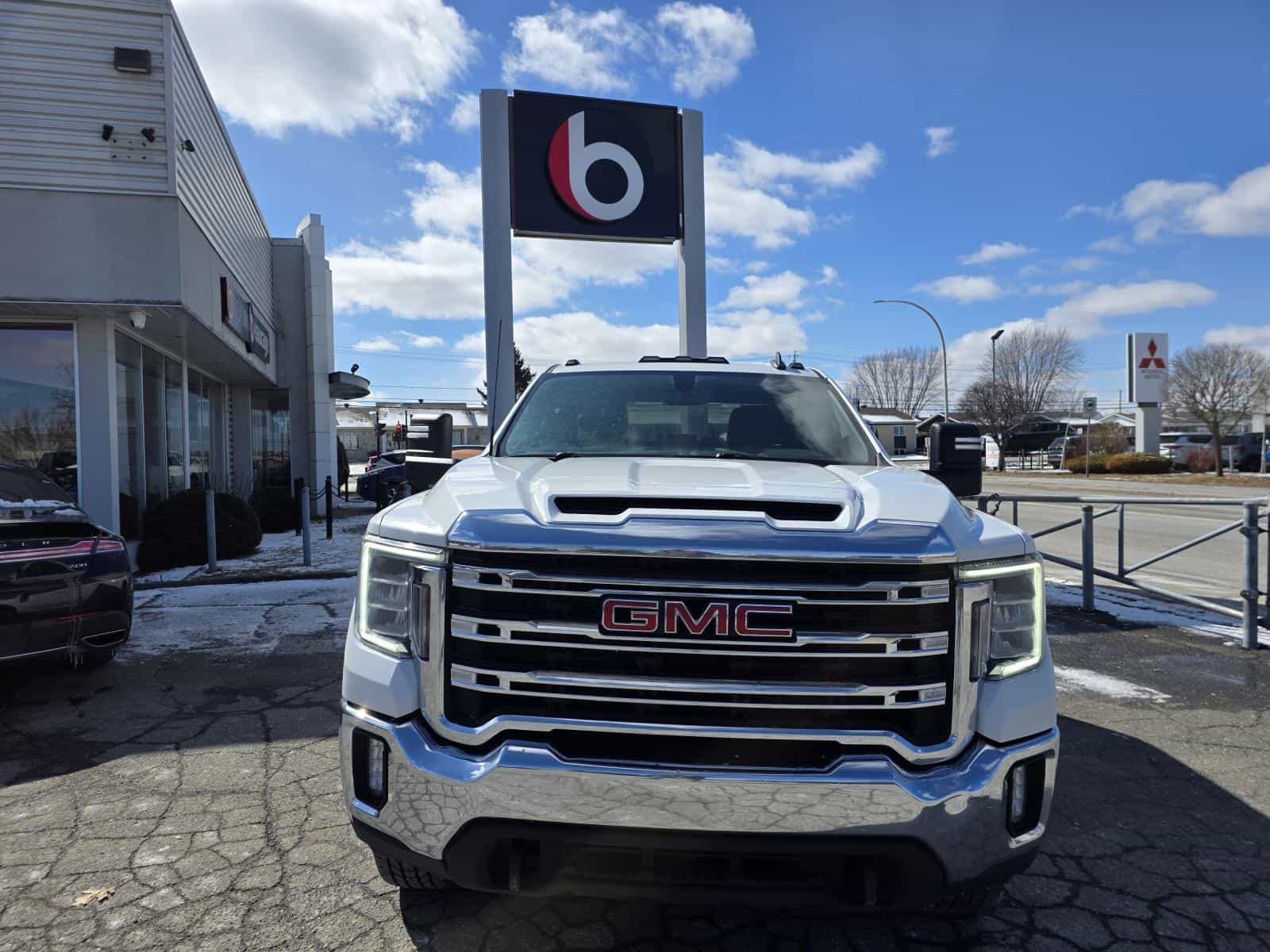 2023 GMC Sierra 2500 SLE - Image 3