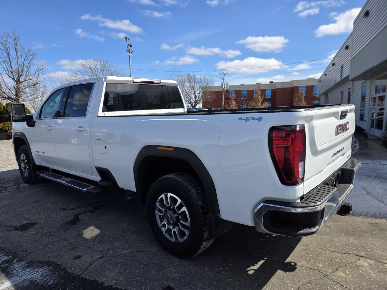 2023 GMC Sierra 2500 SLE - Image 10