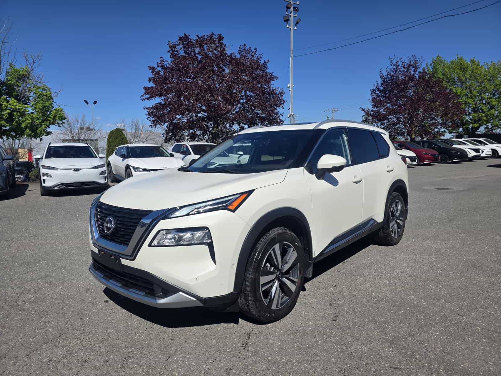 2023 Nissan Rogue Platinum - Image 1