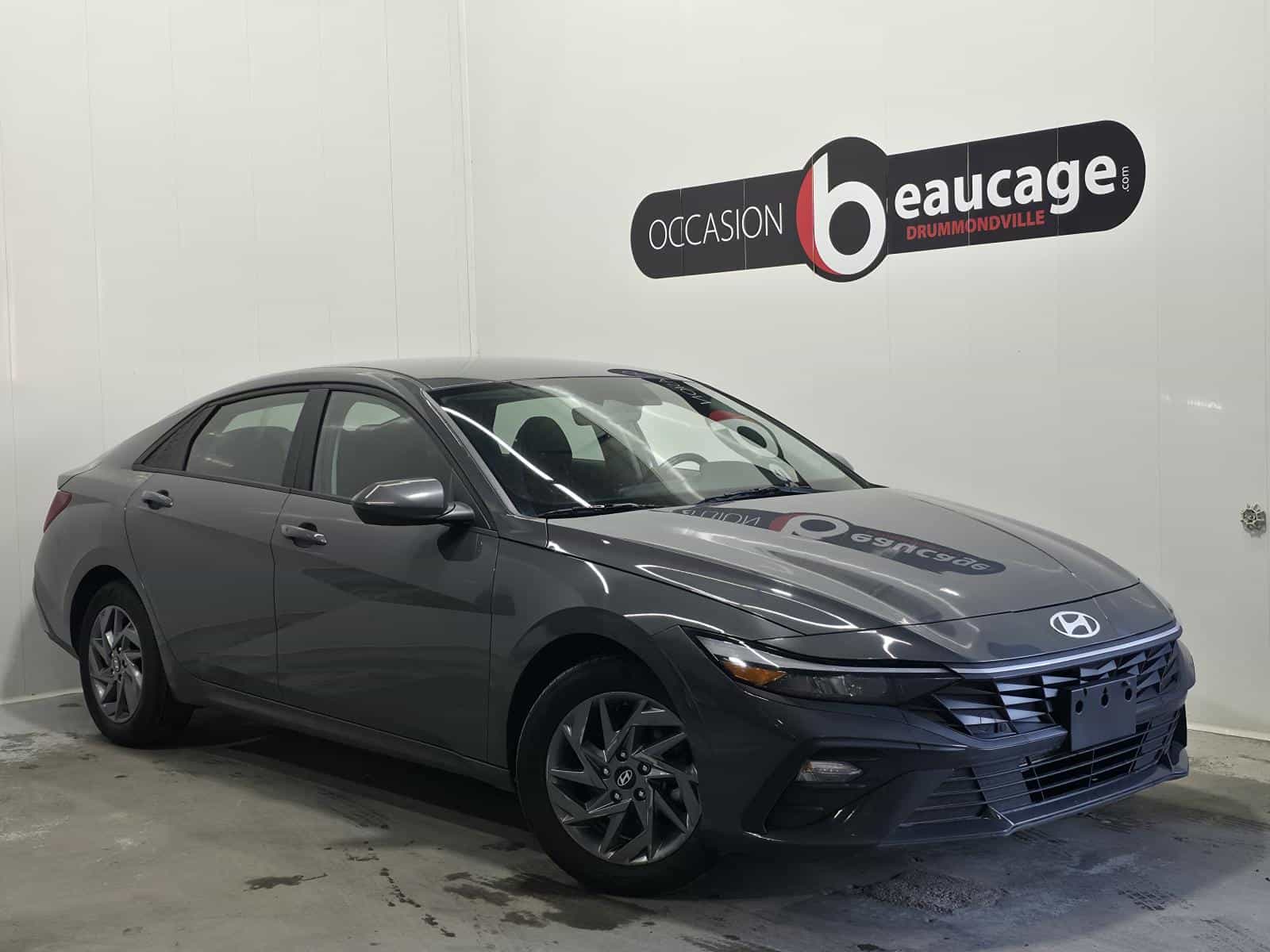 Image 1 Hyundai Elantra SEL 2024