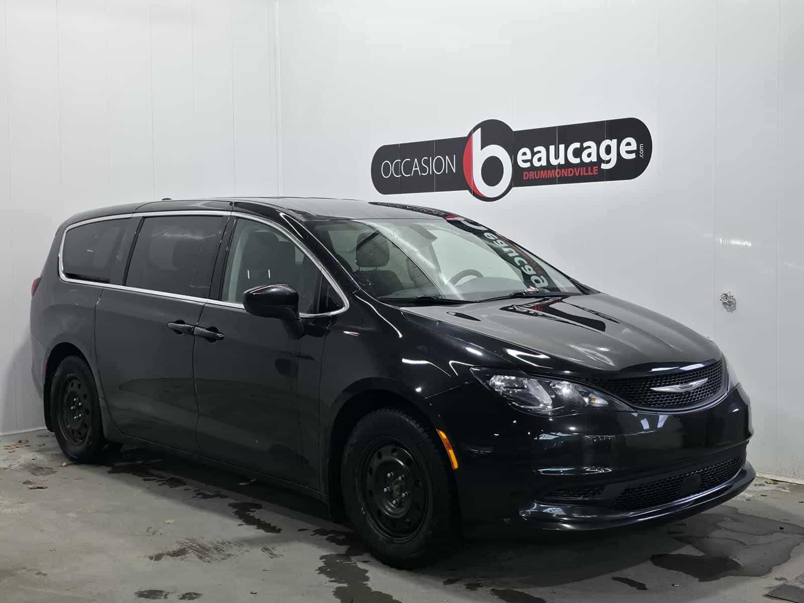 2022 Chrysler Grand Caravan SXT - Image 1