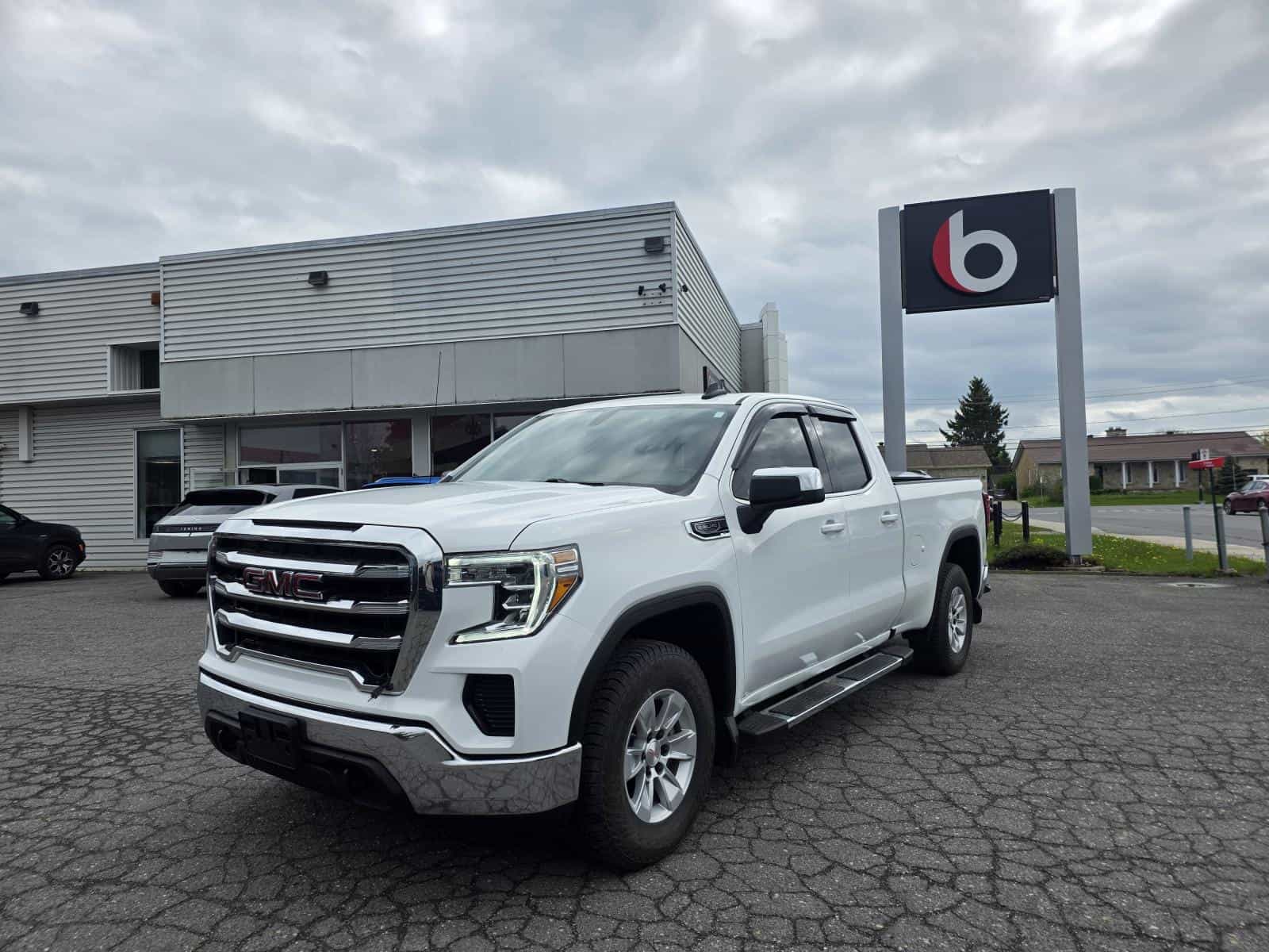 2022 GMC Sierra 1500 LTD SLE - Image 1