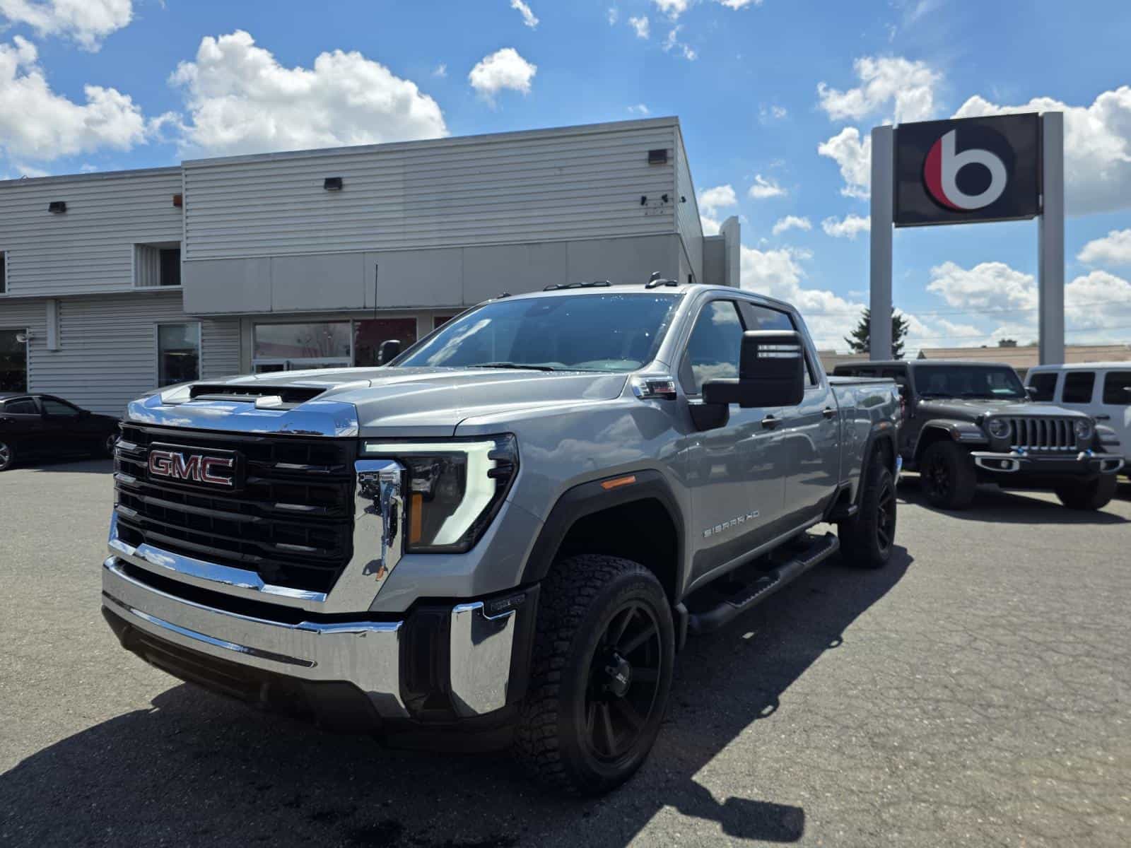 Image 1 GMC Sierra 2500 Pro 2024