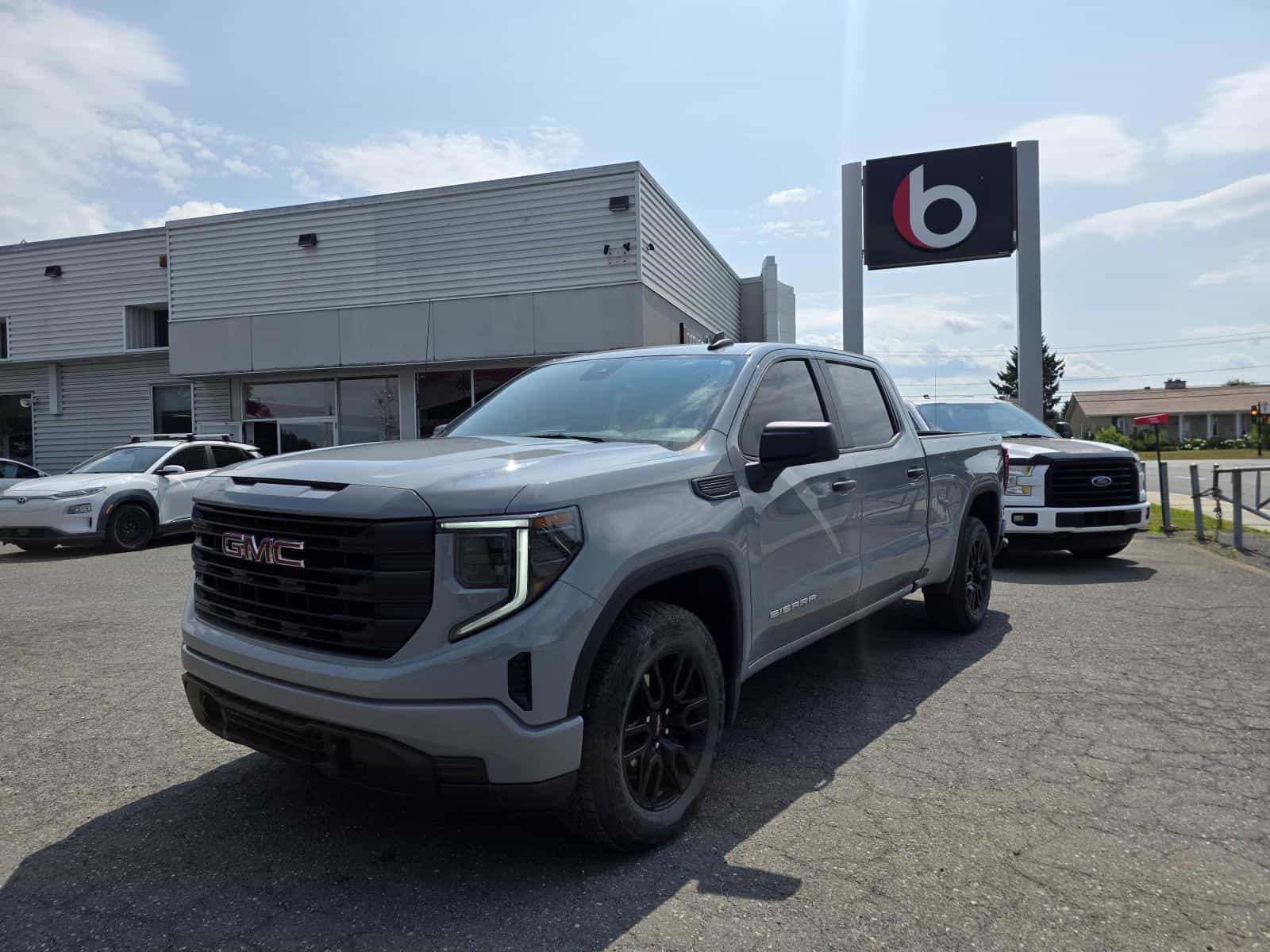 Image 1 GMC Sierra 1500 Pro 2024