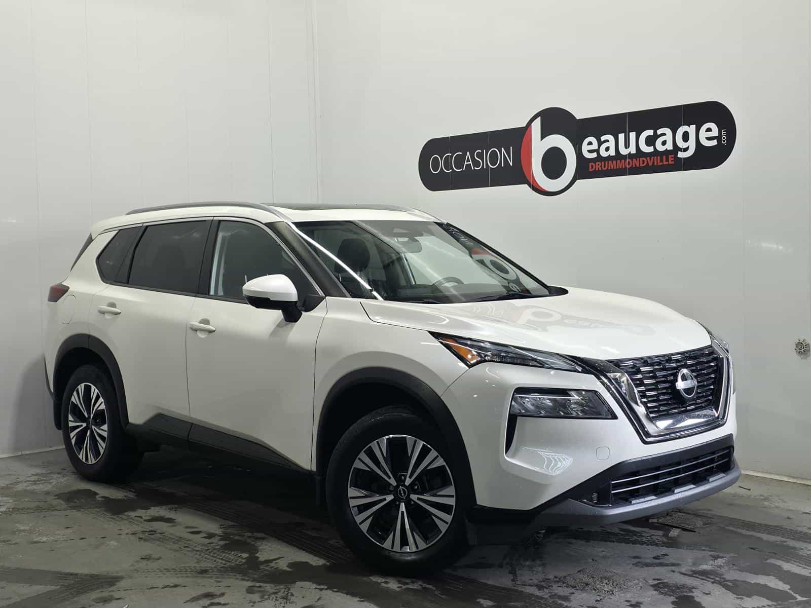 2022 Nissan Rogue SV - Image 1