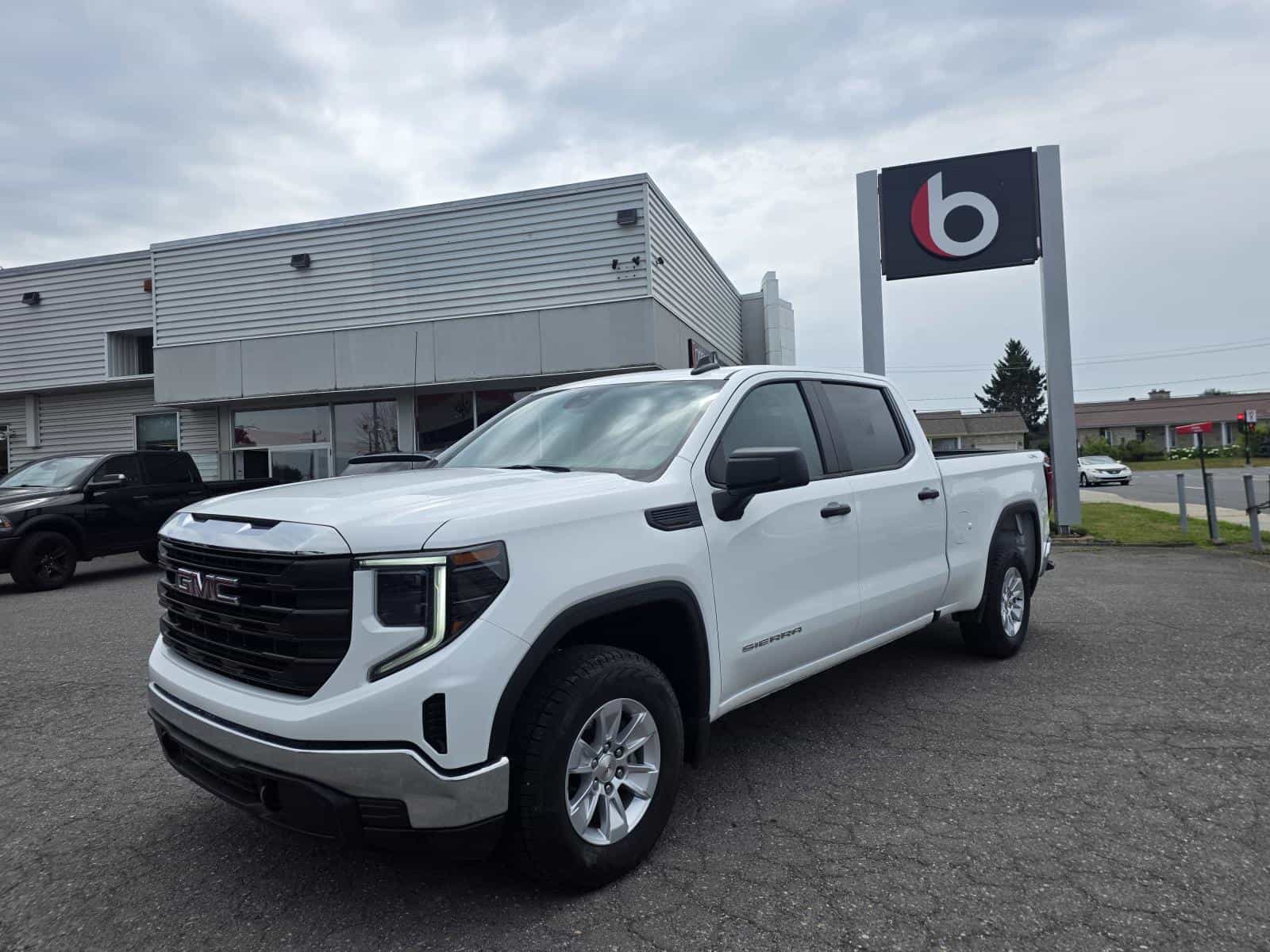 Image 1 GMC Sierra 1500 Pro 2024