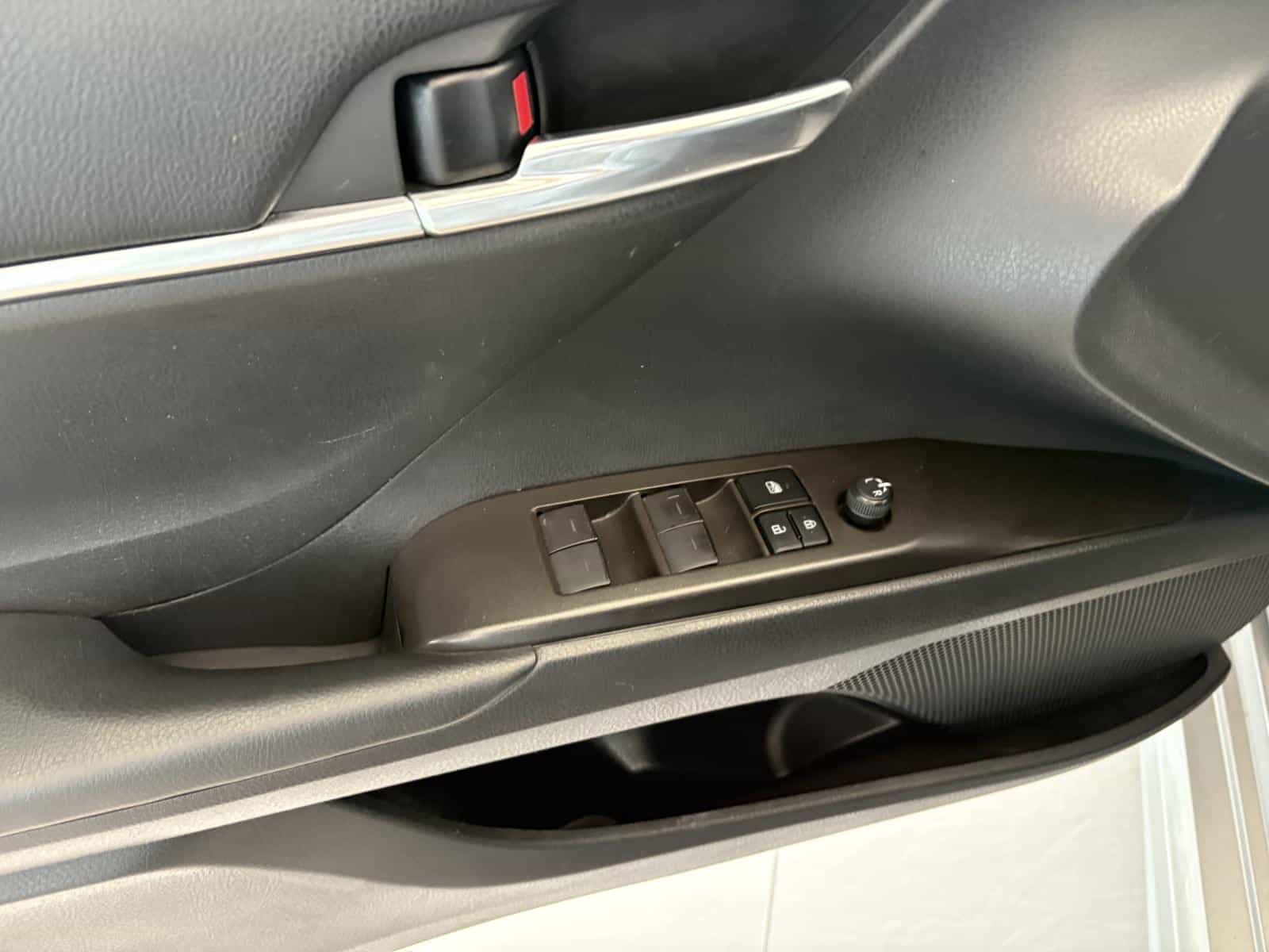 Image 9 Toyota Camry SE 2021